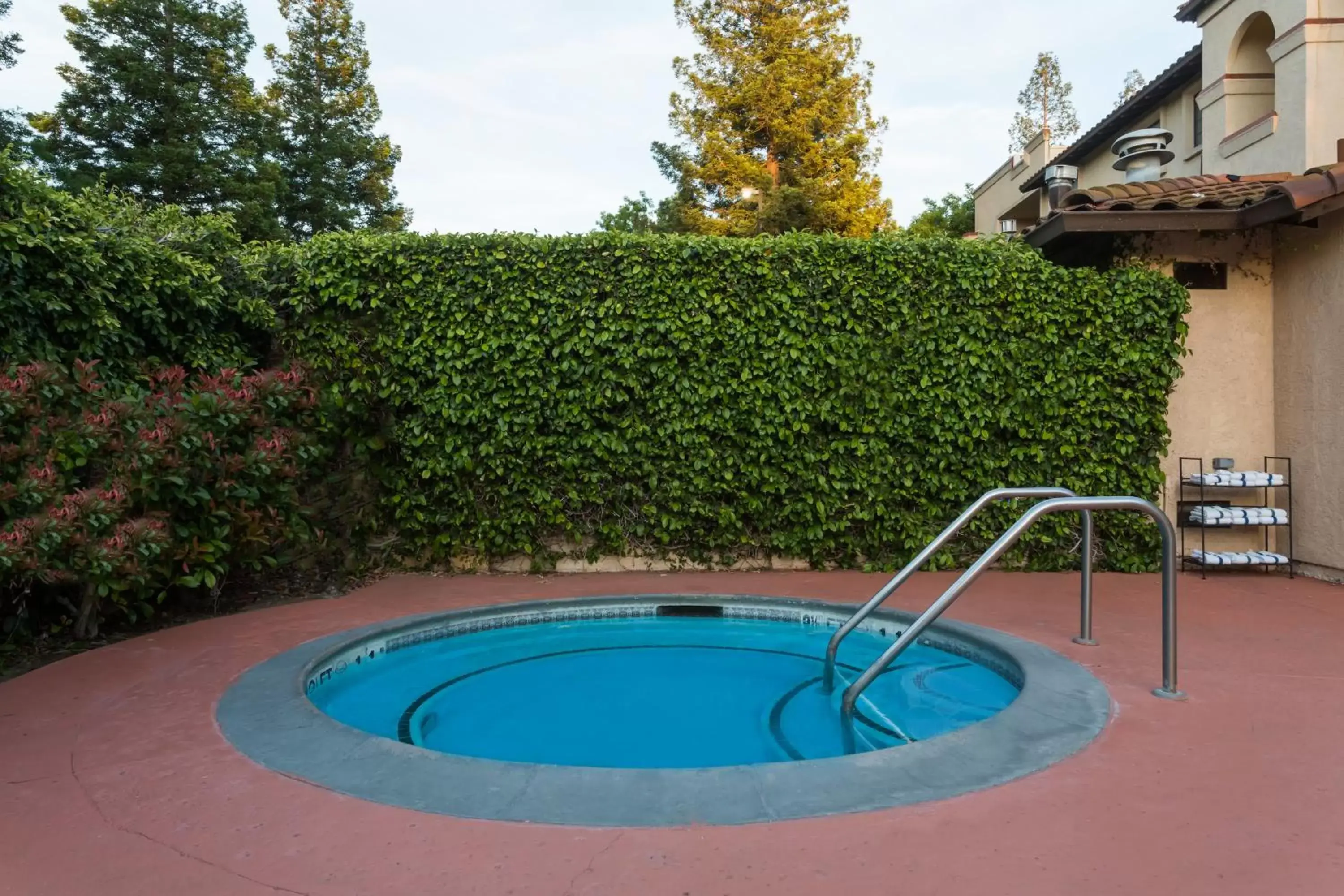 Hot Tub, Swimming Pool in Wyndham Garden Silicon Valley