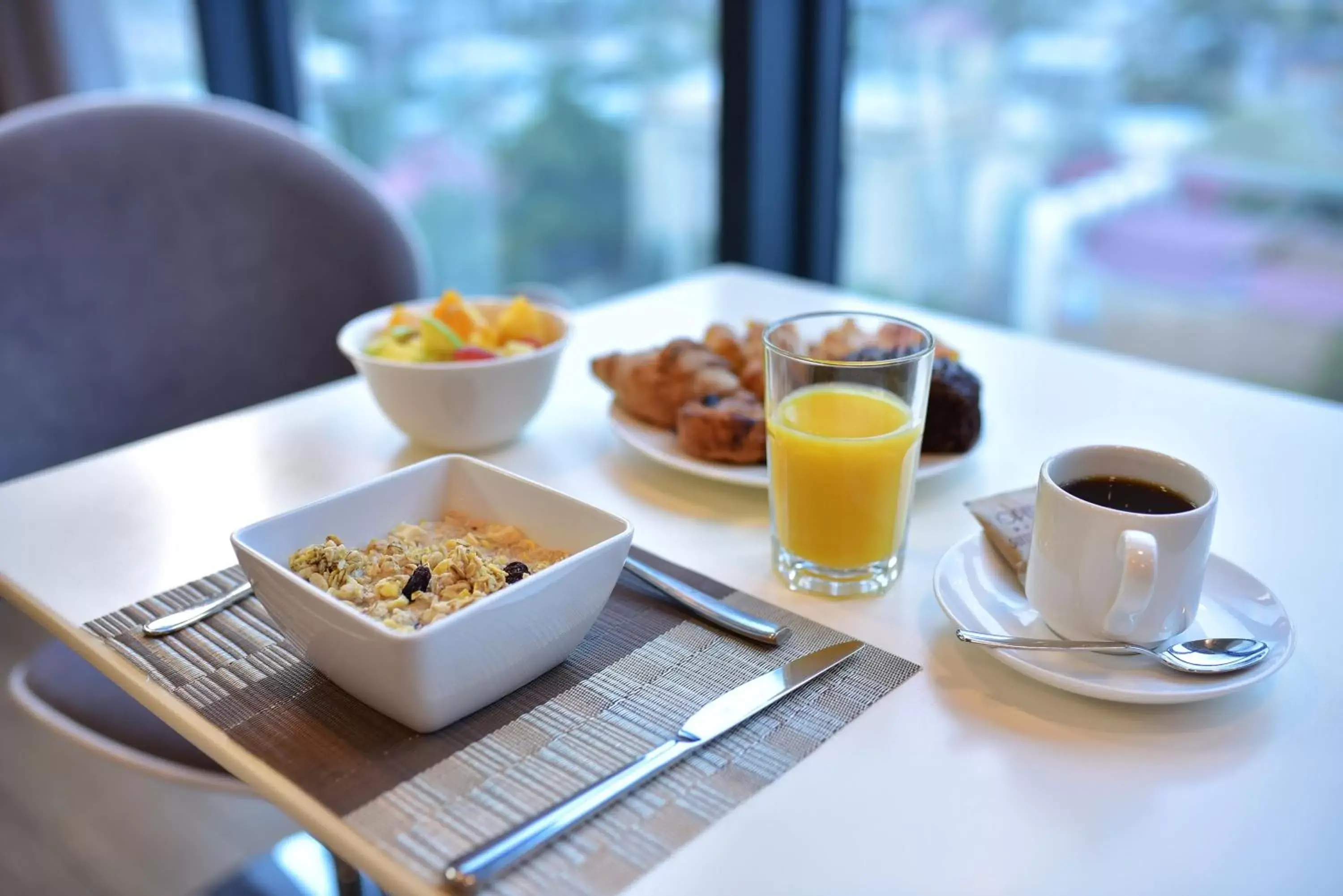 Food in Opera Suite Hotel Food in Opera Suite Hotel