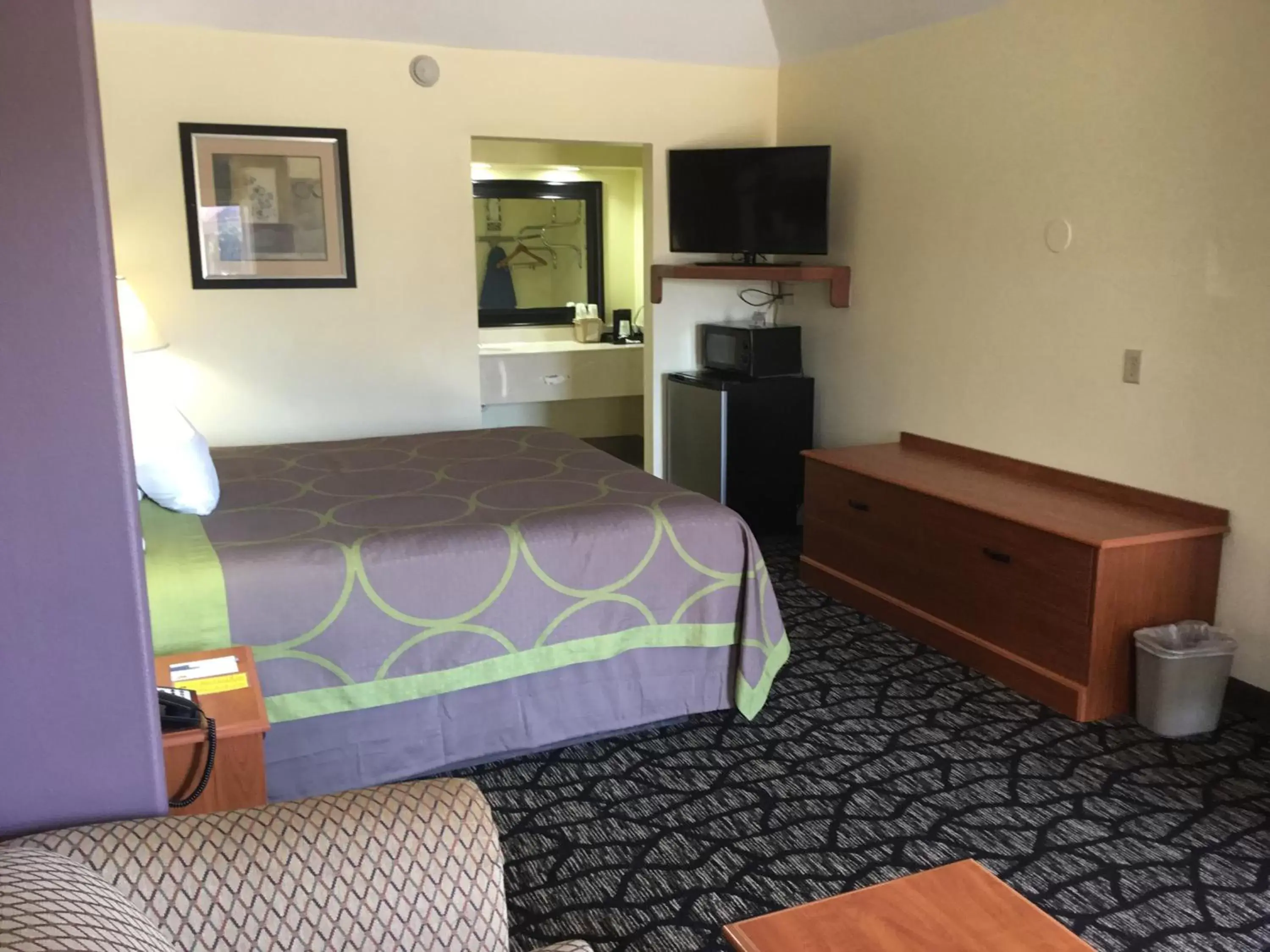 Bed in Super 8 by Wyndham Fairfield Tx