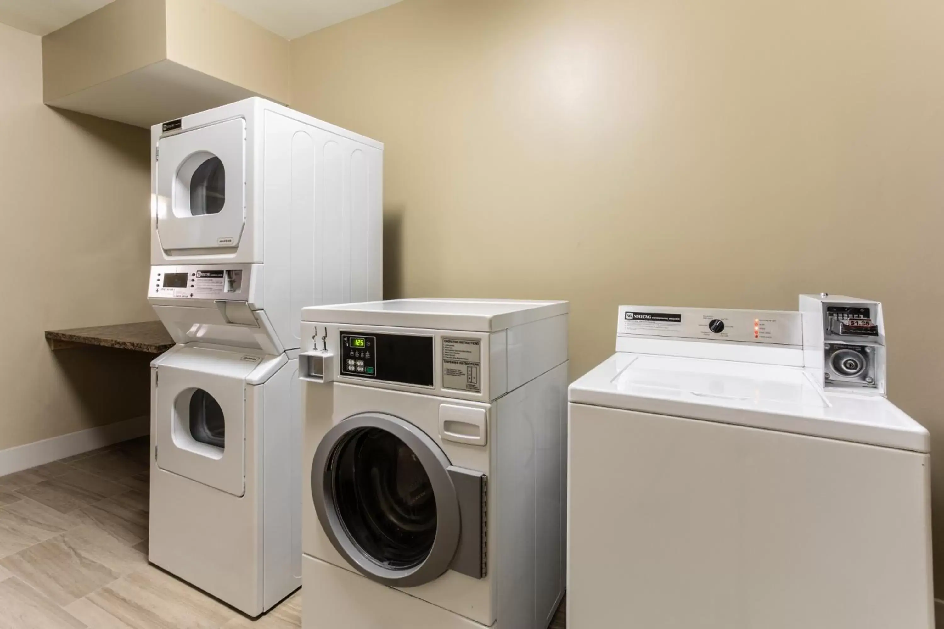 laundry, Kitchen/Kitchenette in Sleep Inn & Suites Tempe ASU Campus