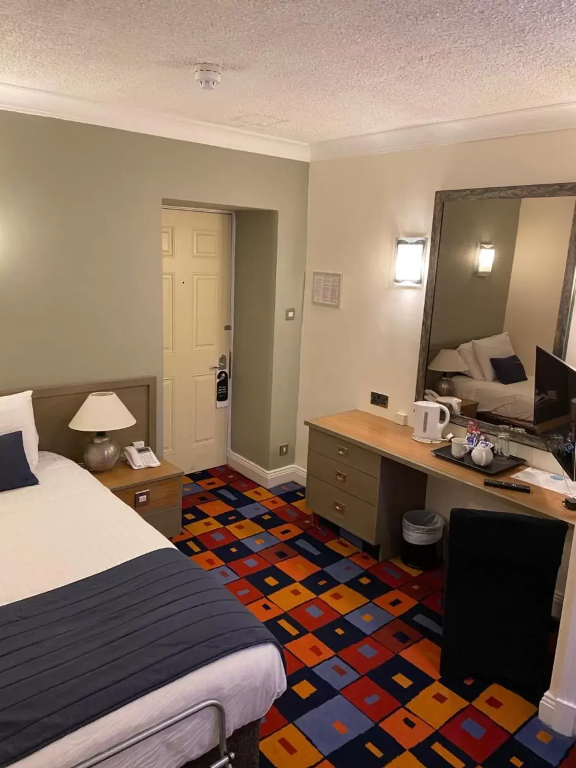 Bedroom, Bed in Caledonian Hotel