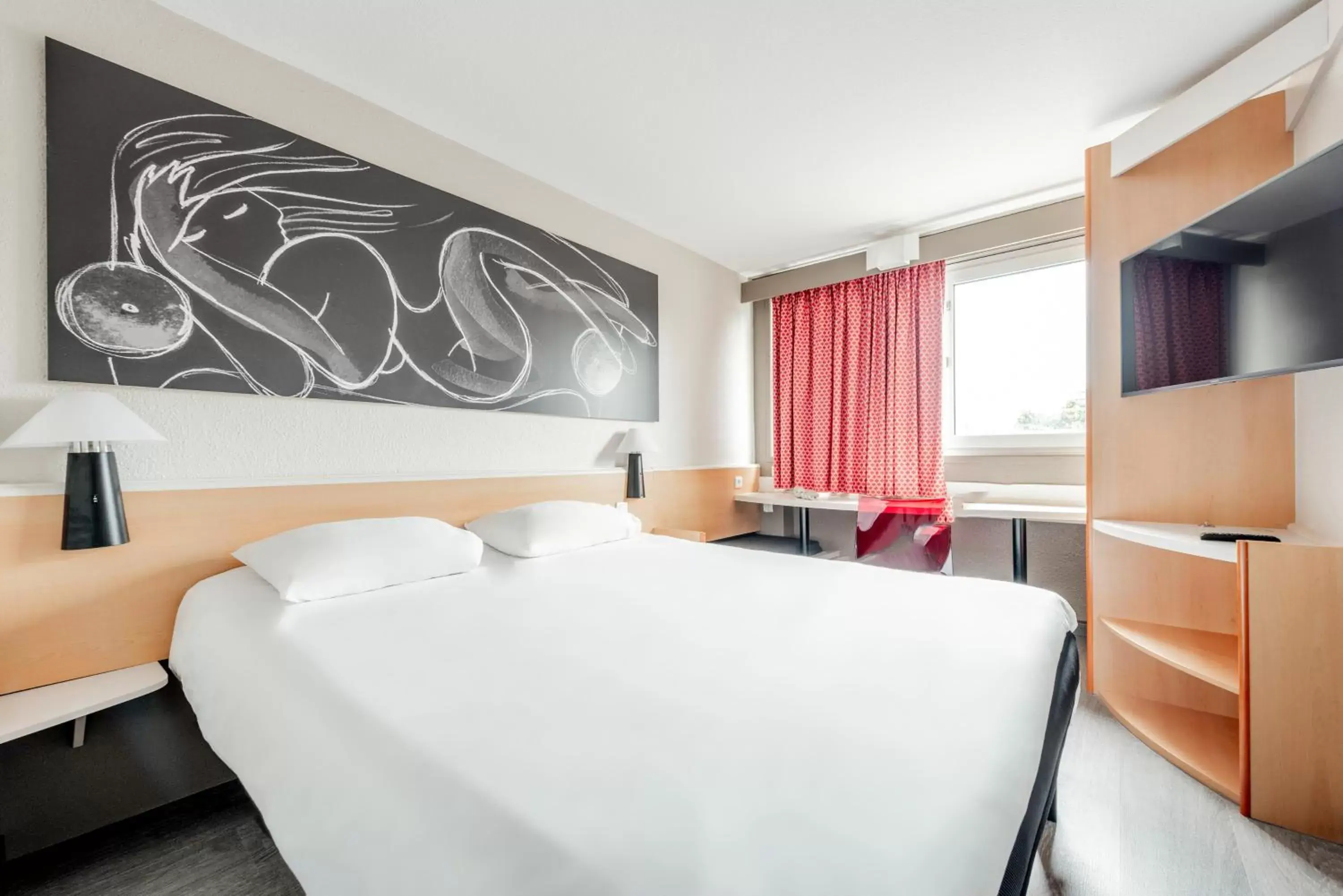 Photo of the whole room, Bed in ibis Lille Roubaix Centre Grand-Place