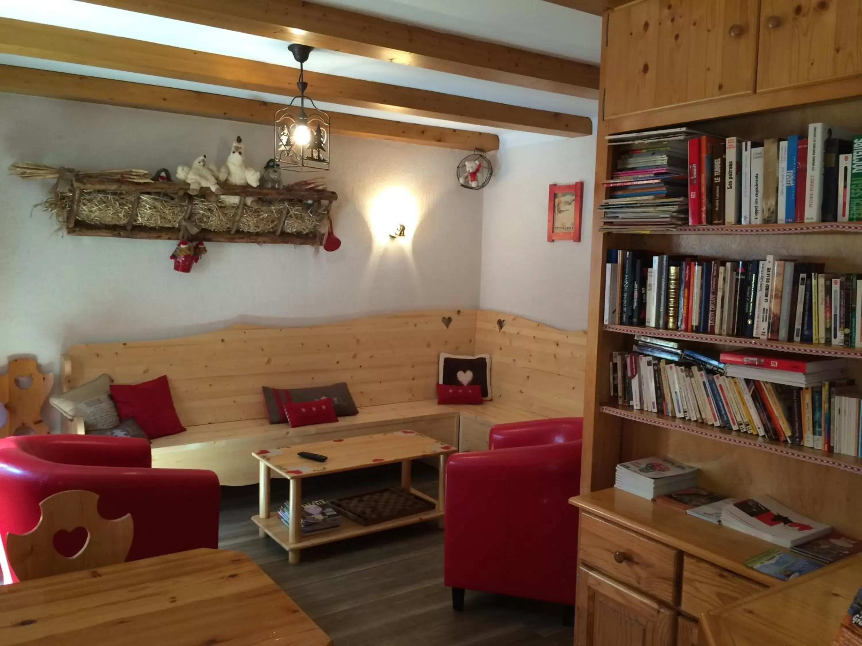 Lounge or bar, Library in Hotel Les Granits