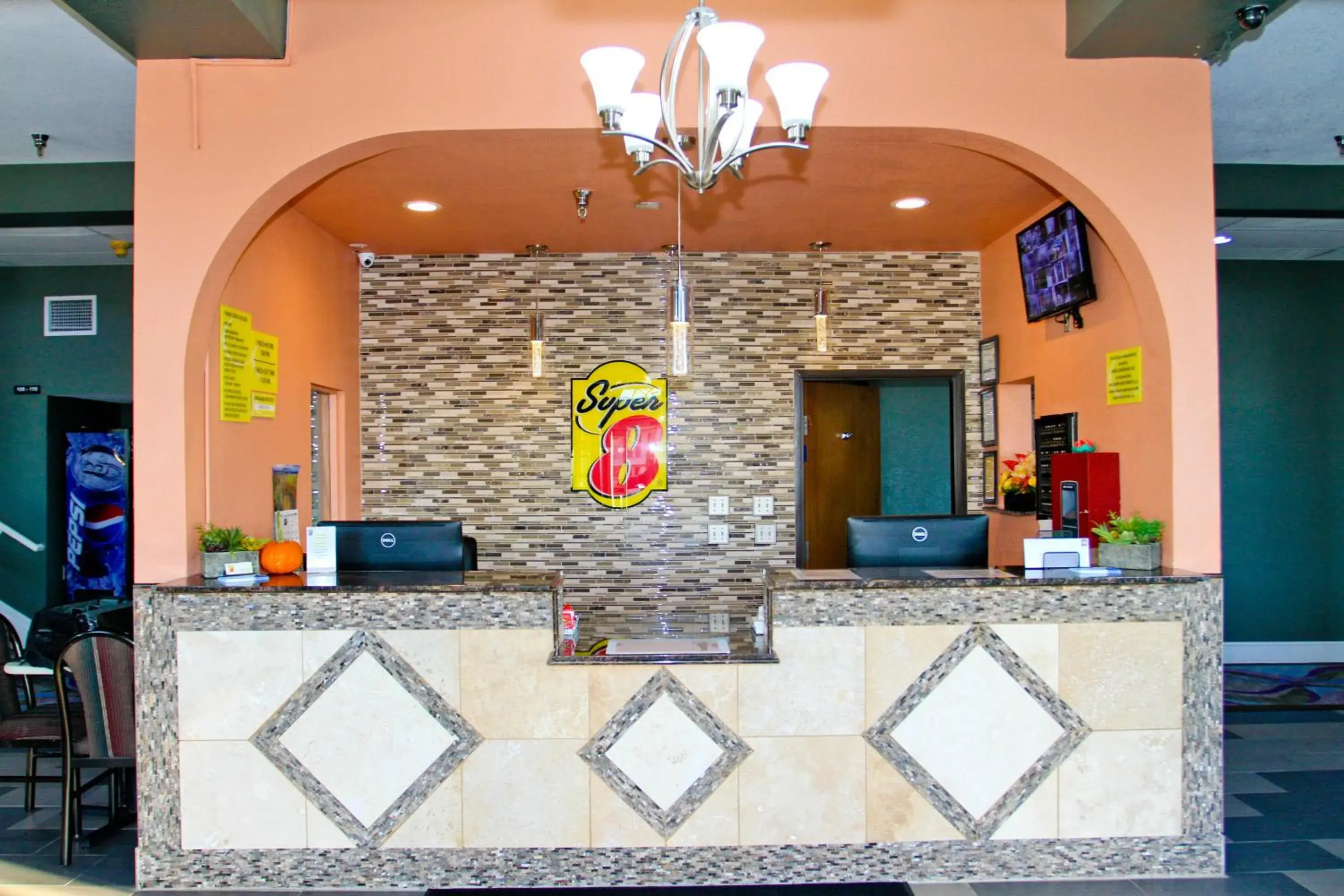 Lobby or reception, Lounge/Bar in Super 8 by Wyndham Kansas City