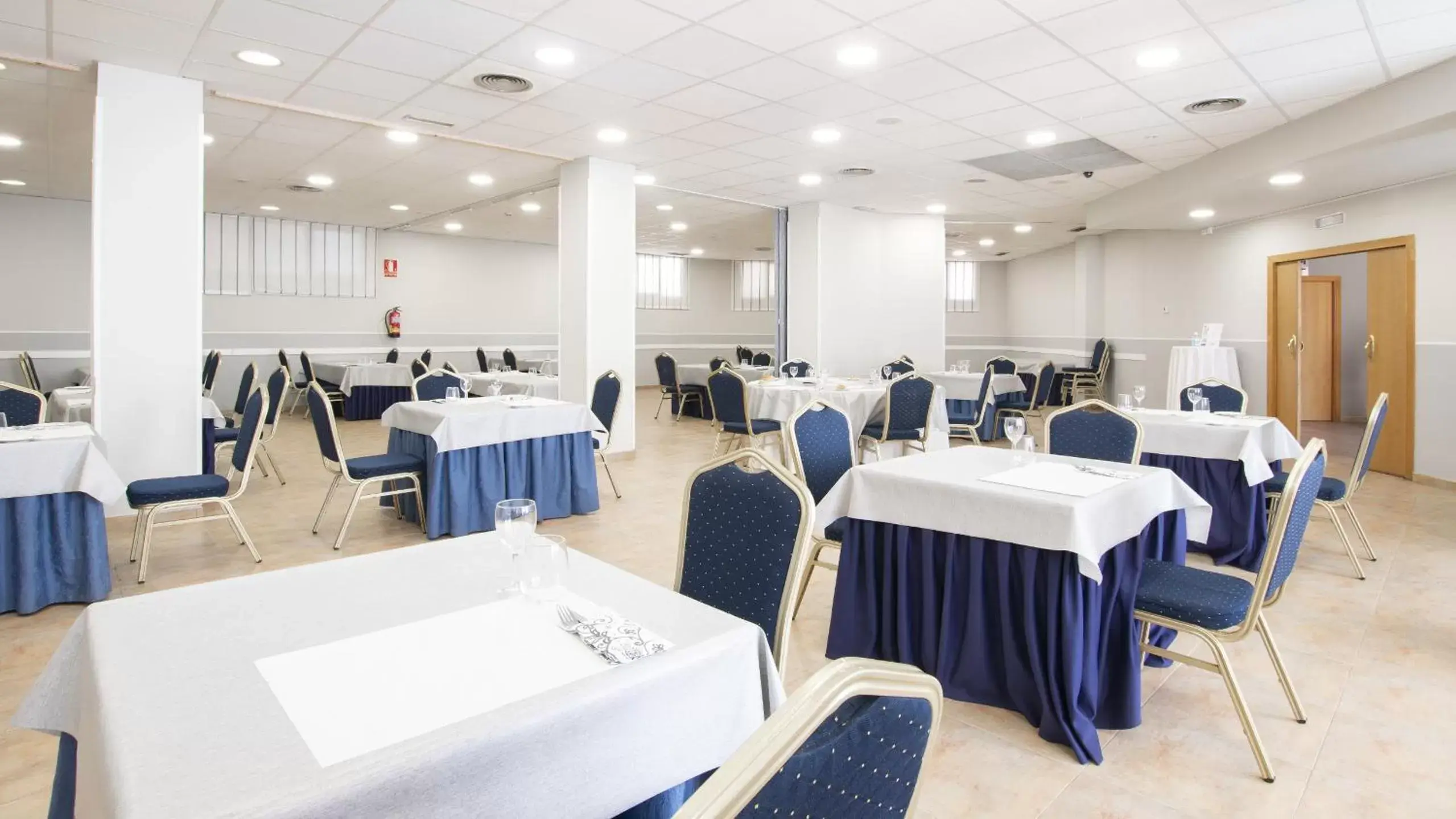 Restaurant/places to eat in Hotel Isabel de Segura Restaurant/places to eat in Hotel Isabel de Segura