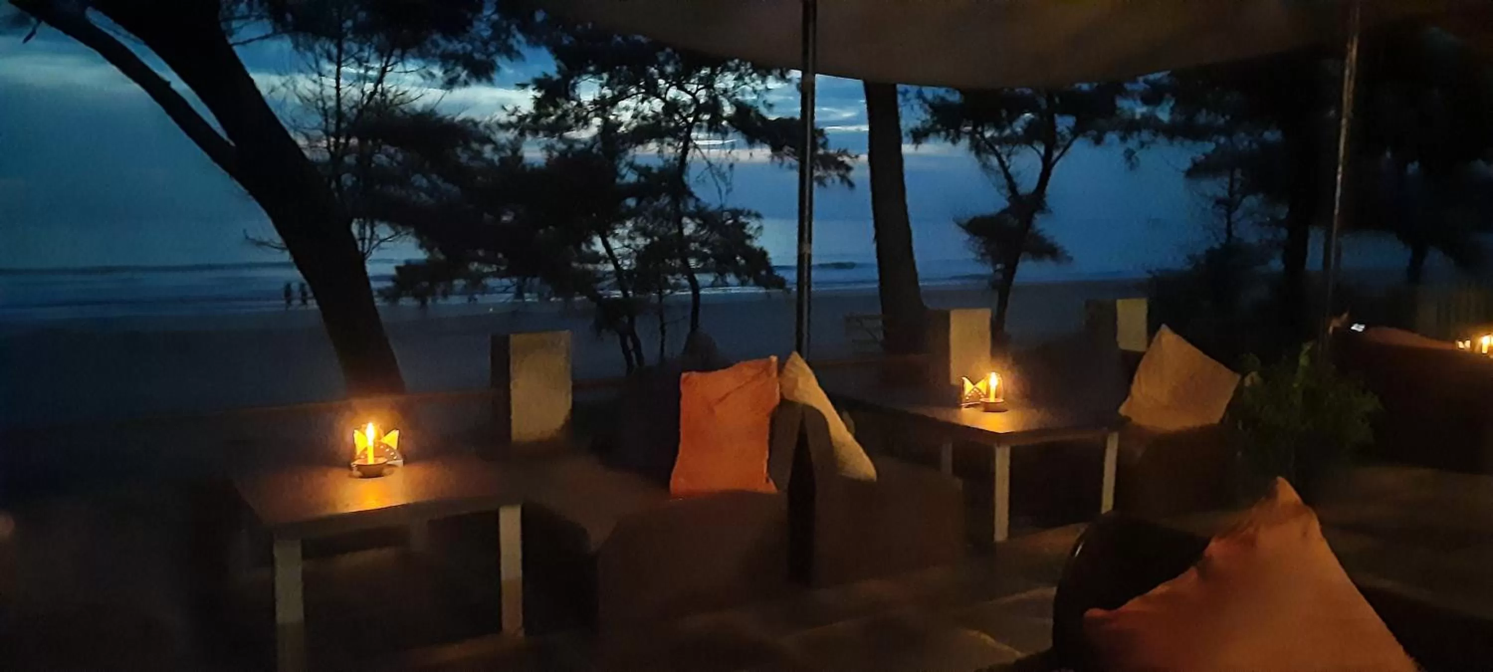 Restaurant/places to eat in Peace Garden Beach Resort