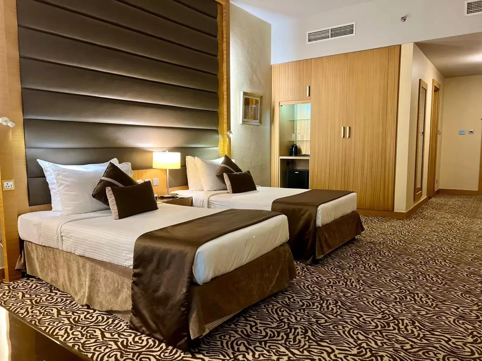 Bedroom, Bed in Copthorne Hotel Sharjah