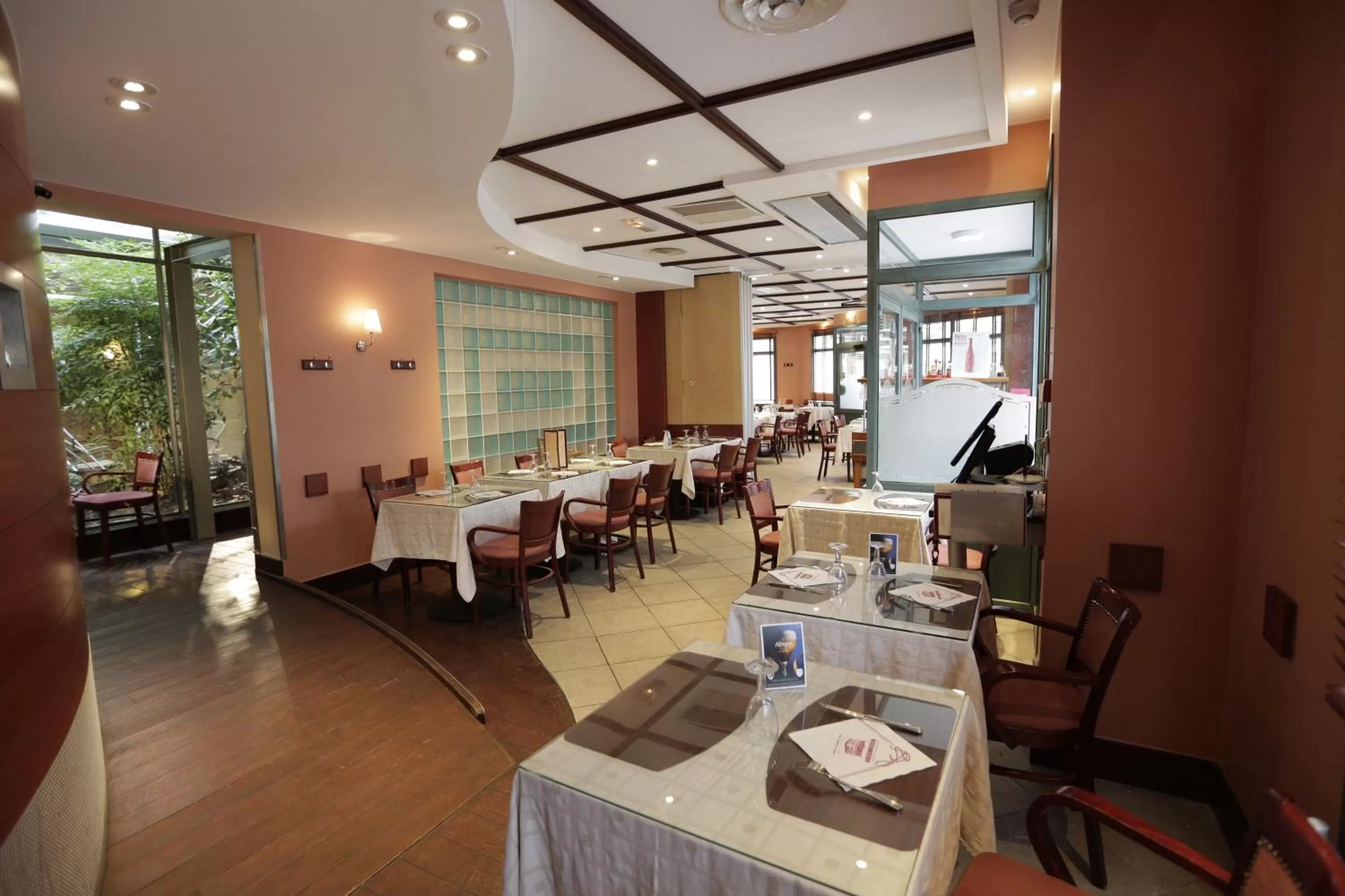 Restaurant/places to eat in Hôtel Au Petit Caporal