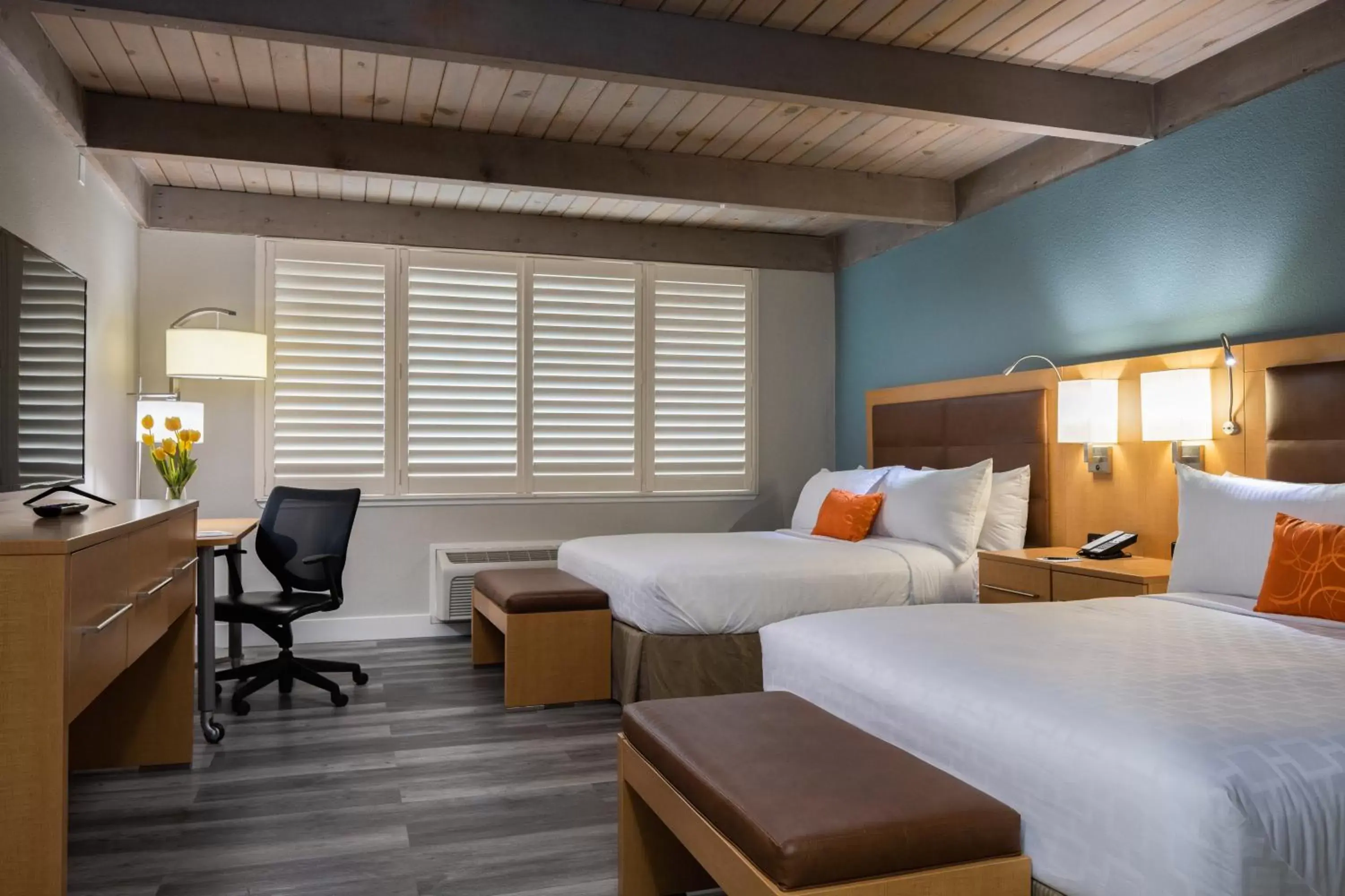 Photo of the whole room, Bed in Days Inn by Wyndham Davis Near UC Davis