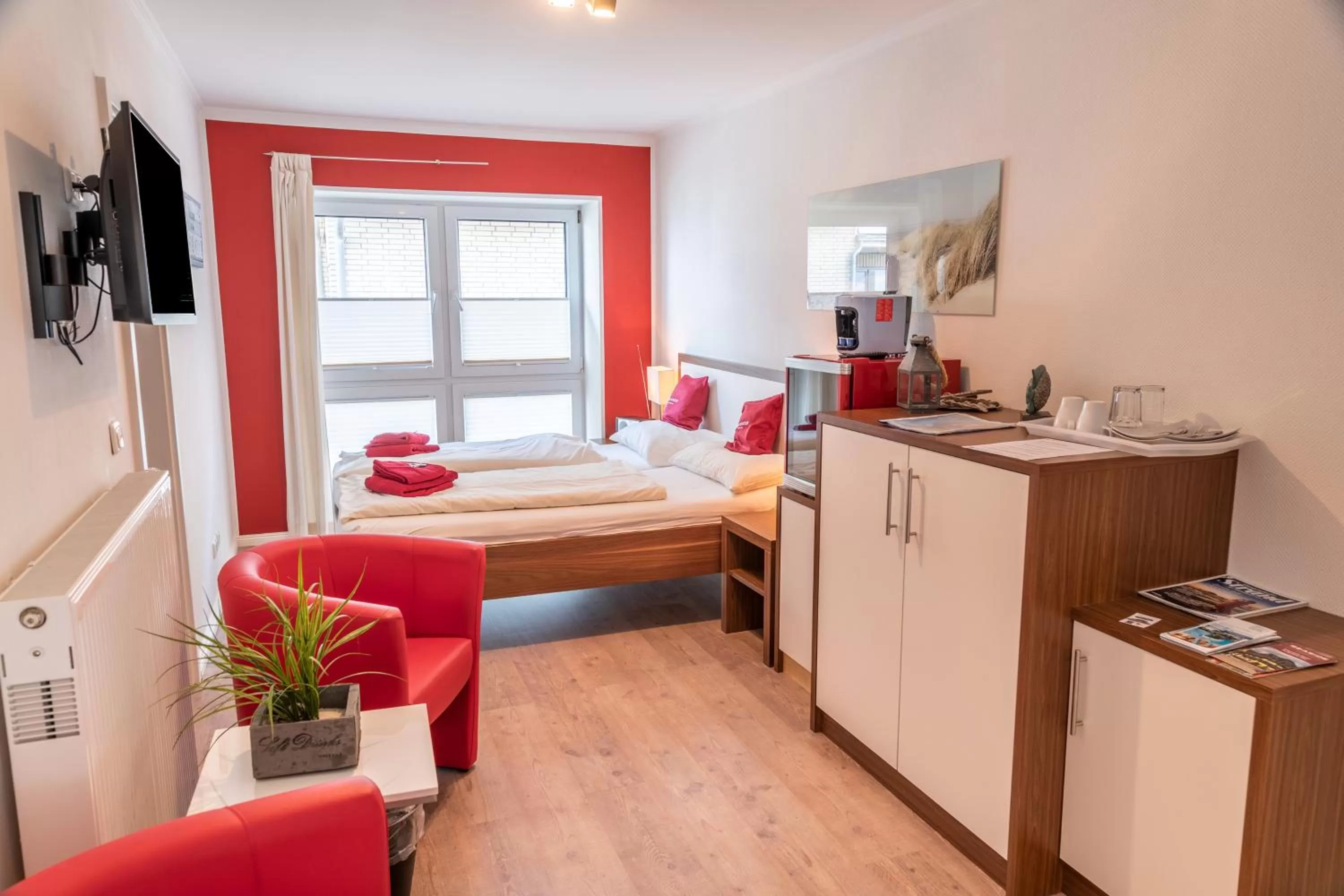 Photo of the whole room, Bed in Seaside-Strandhotel