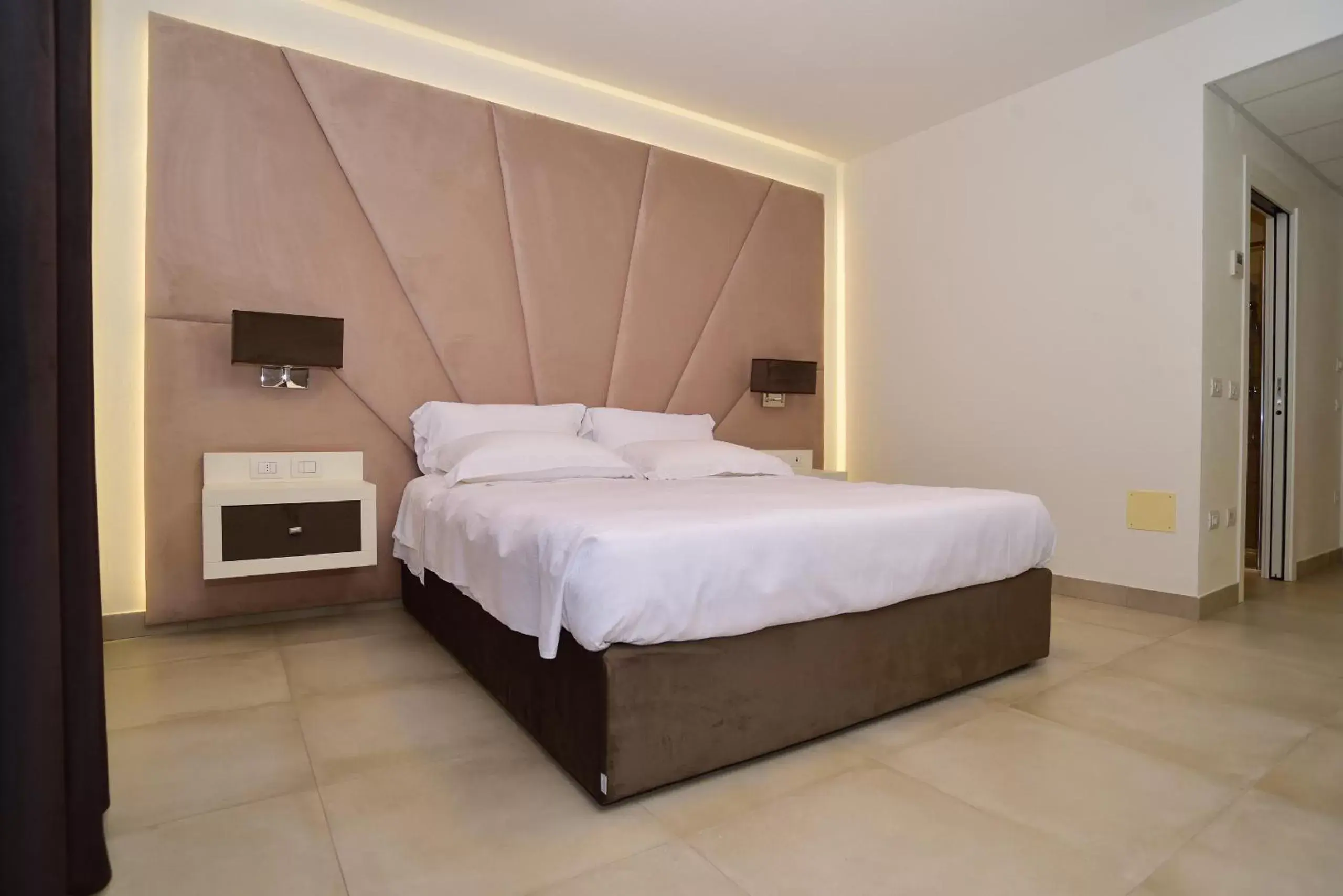 Bedroom, Bed in M2 Hotel