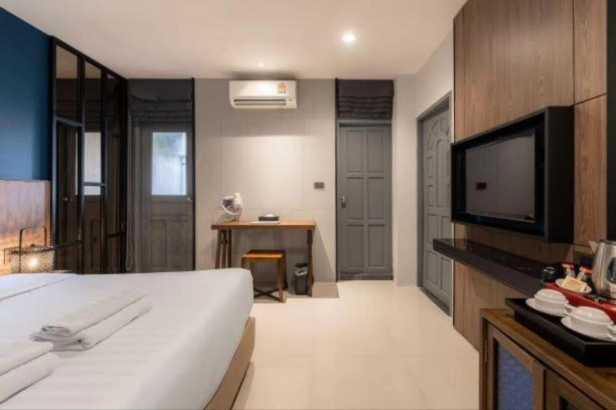 Bedroom, Bed in L Nimman