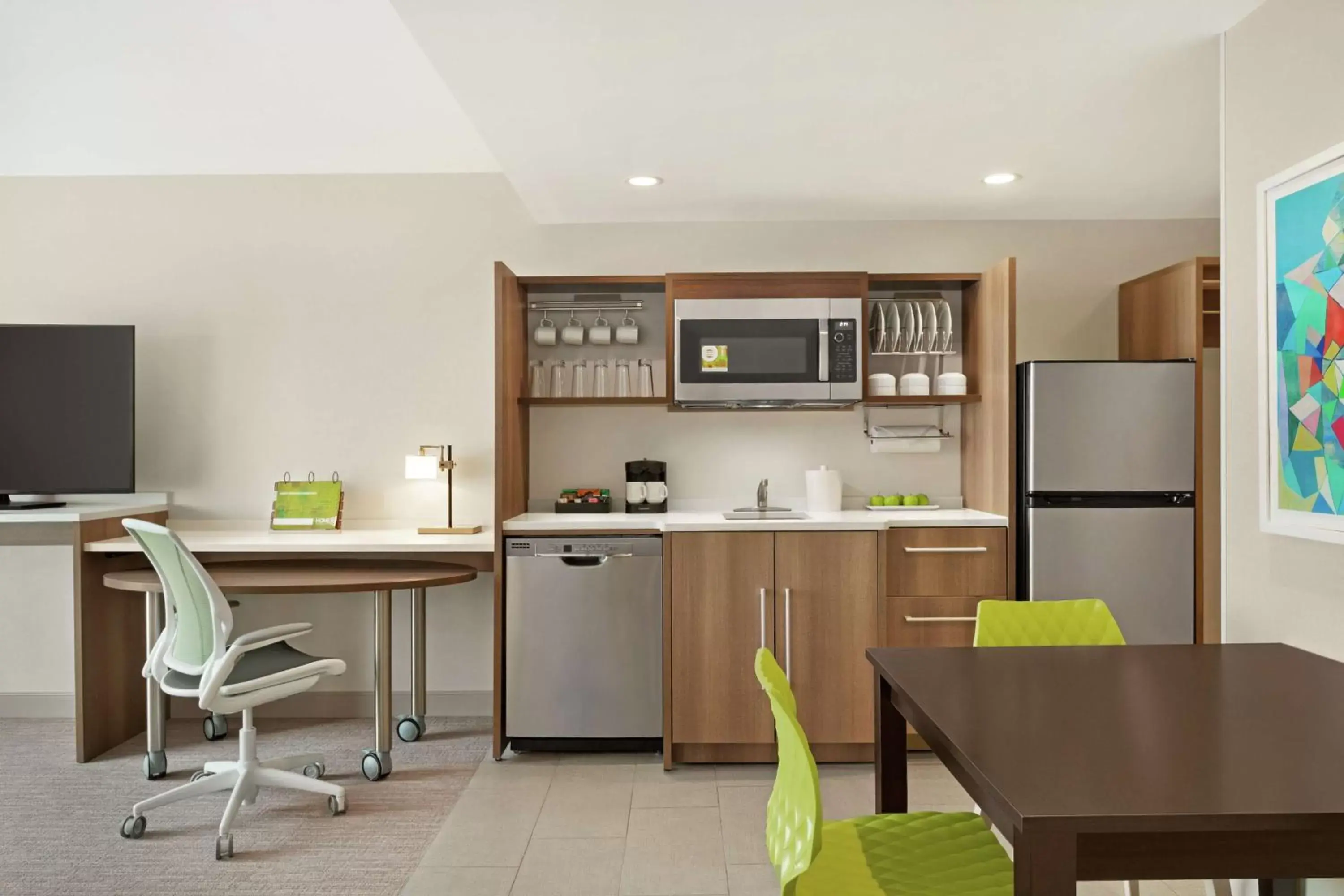 Bedroom, Kitchen/Kitchenette in Home2 Suites By Hilton Scottsdale Salt River