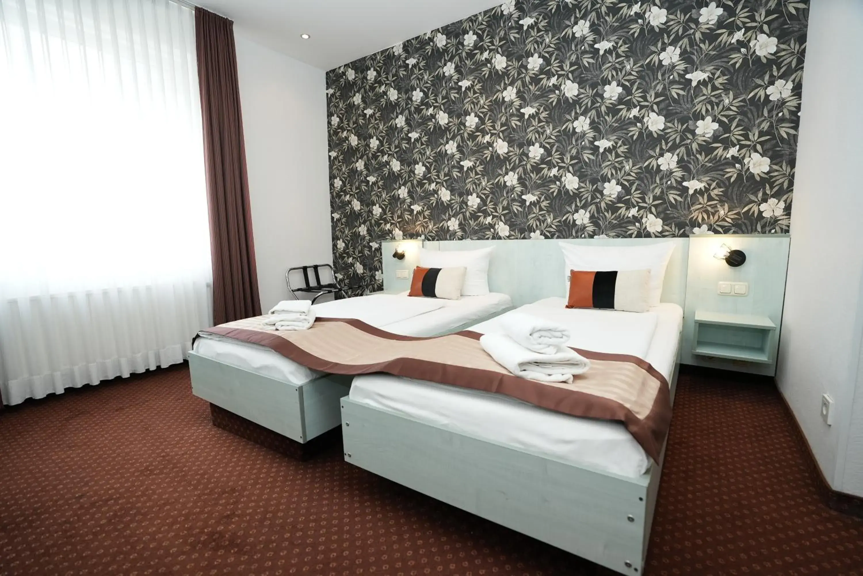 Bed in Hotel Attaché an der Messe