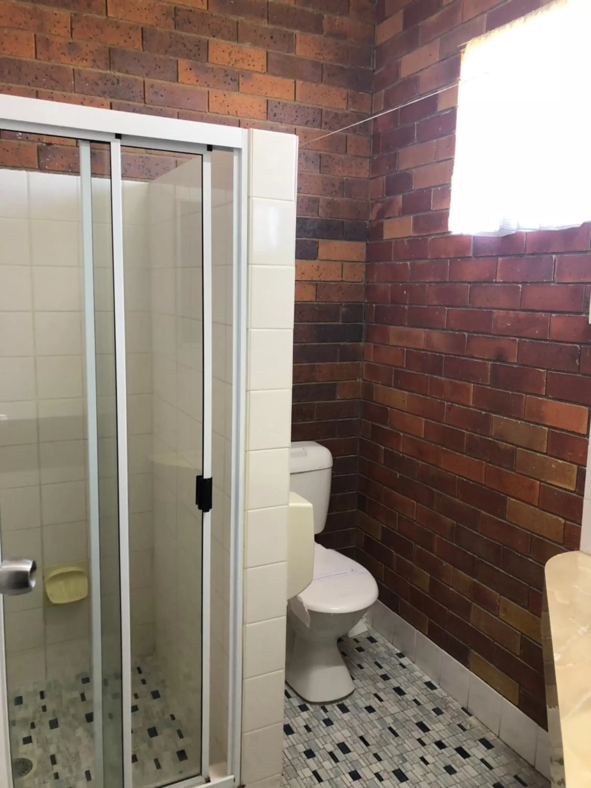 Bathroom in Glen Innes Lodge Motel