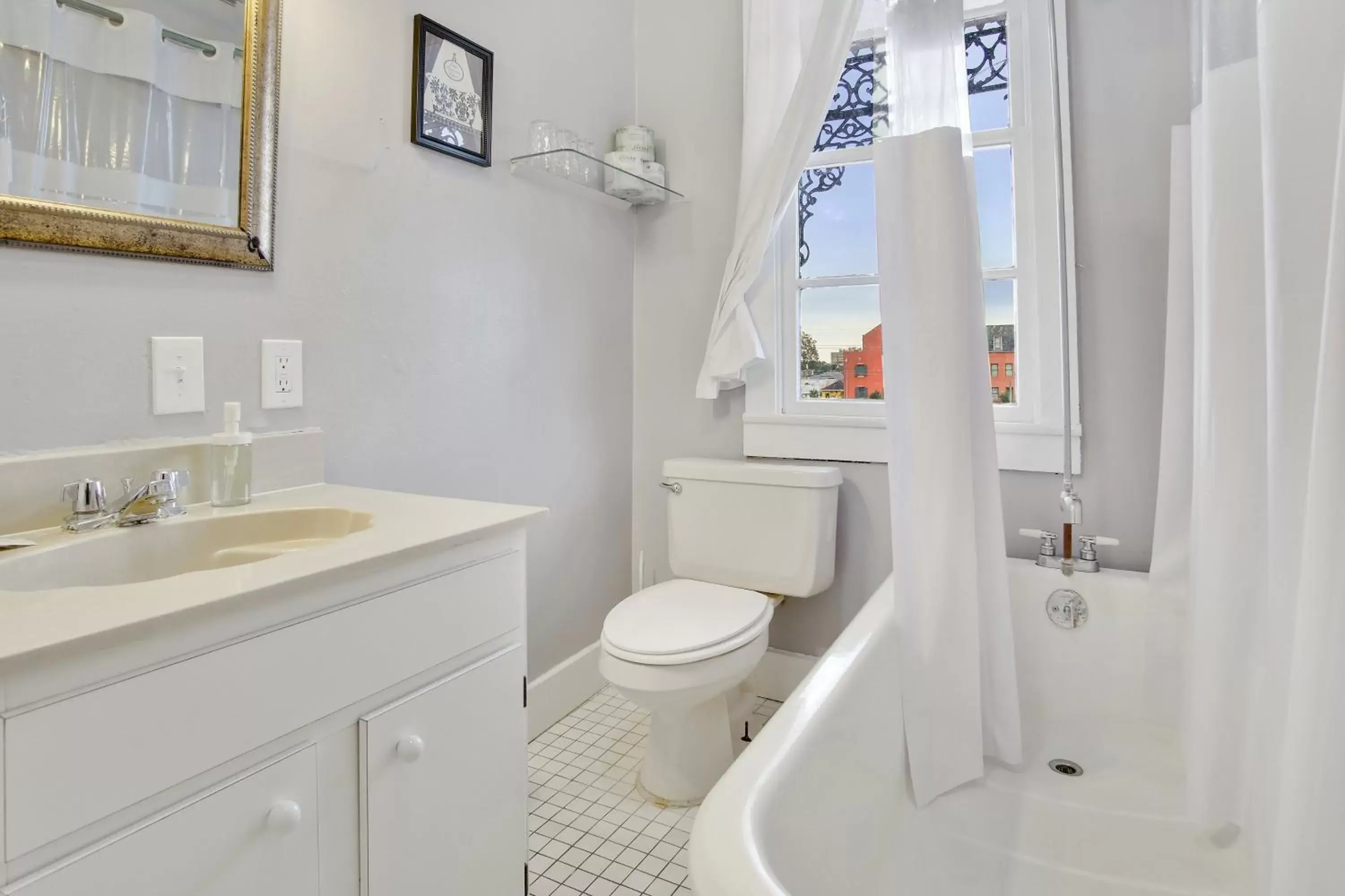 Bathroom in Rathbone Mansions New Orleans