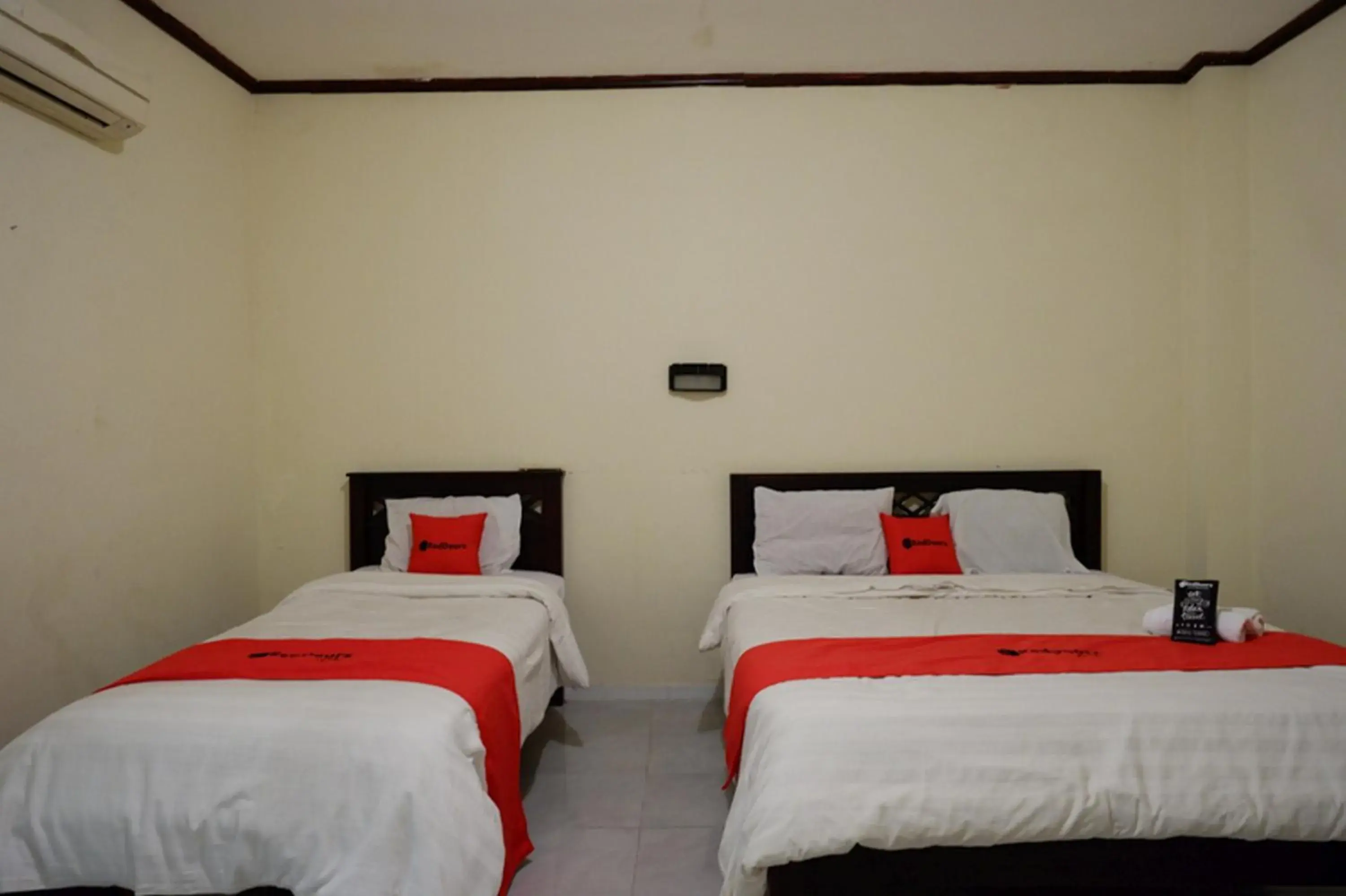 Bed in RedDoorz @ Hotel Citra Indah