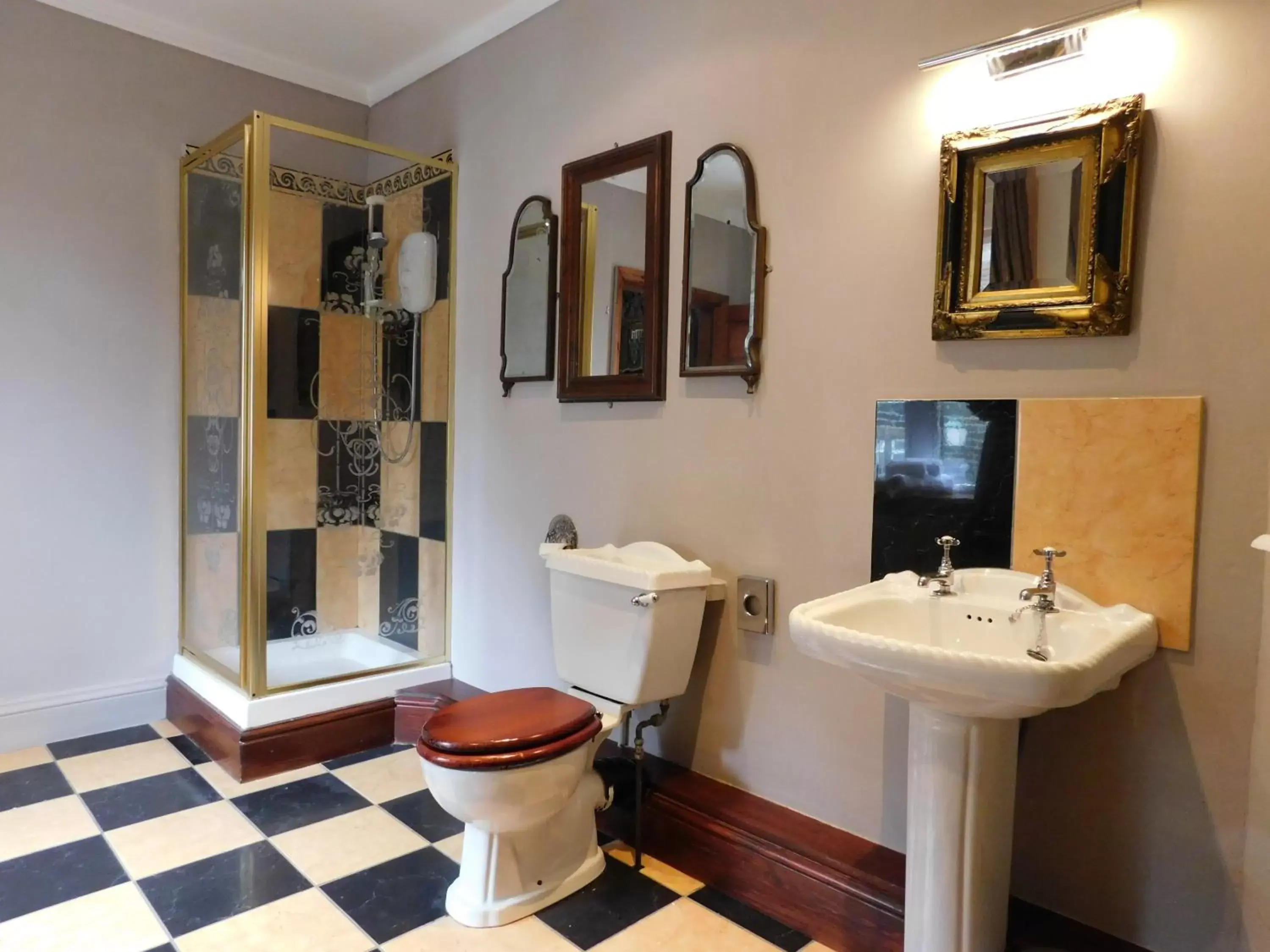 Bathroom in The Old Registry, Bar & rooms