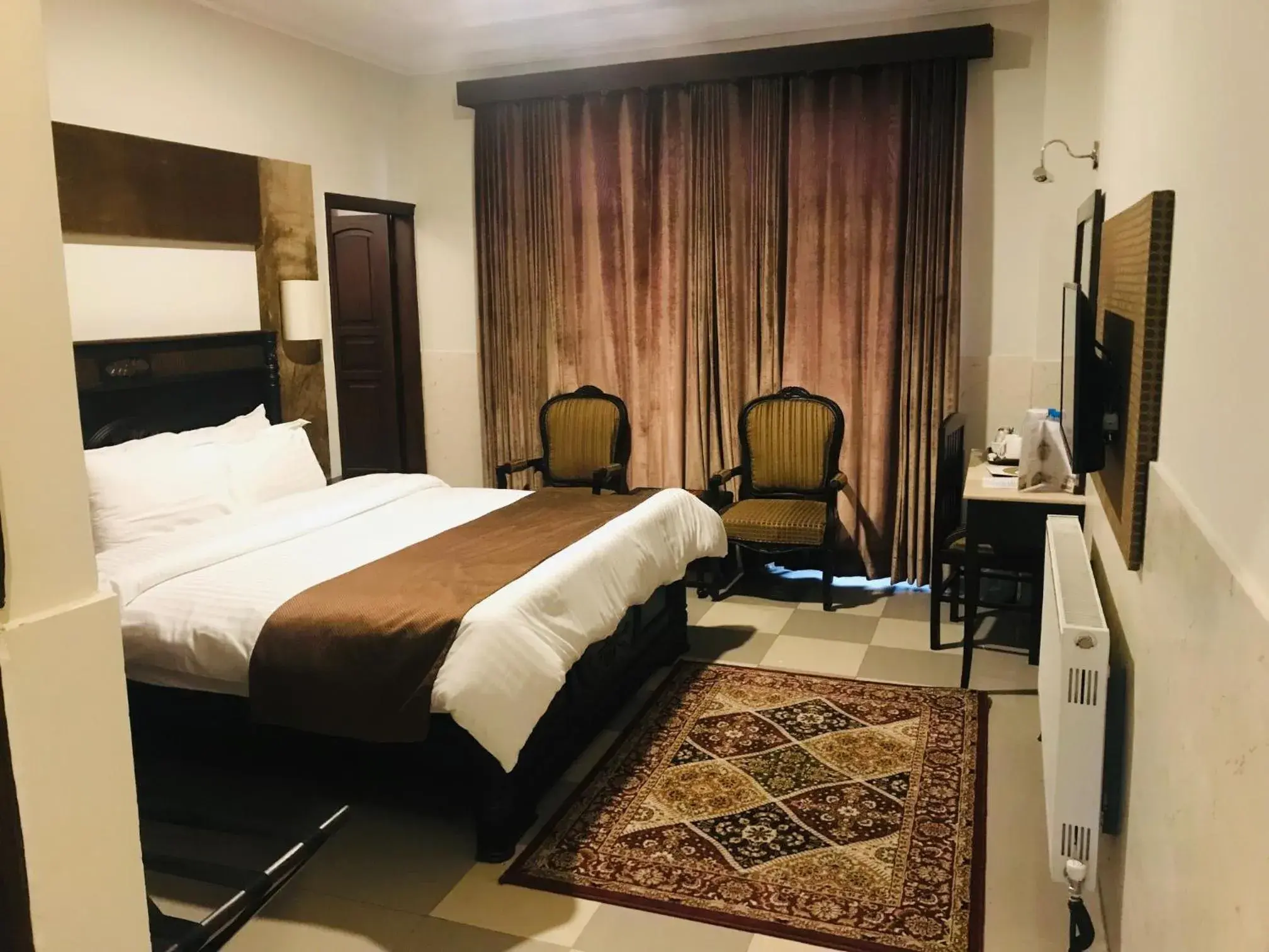 Bedroom, Bed in Hotel One Mall Road Murree