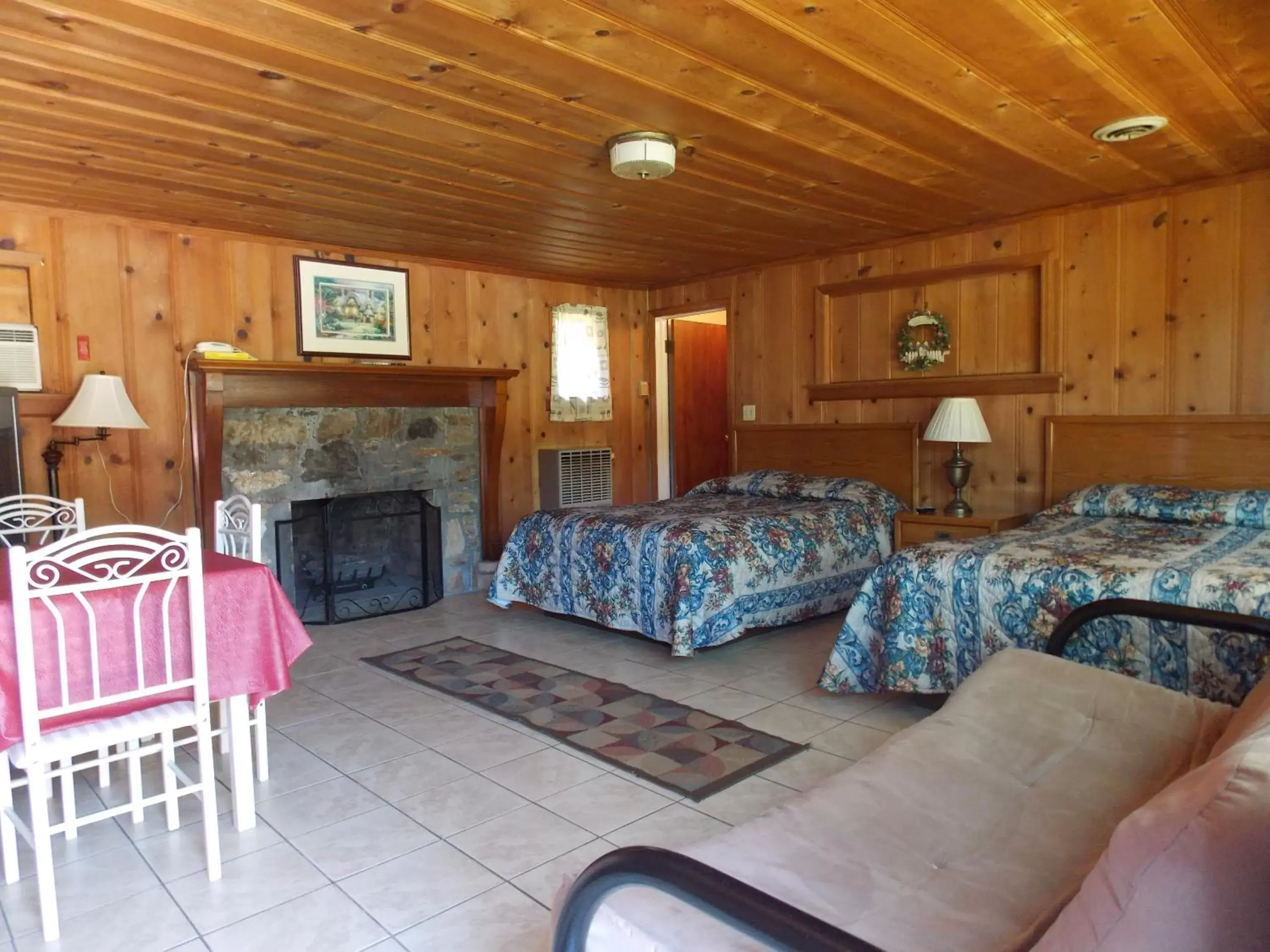 Photo of the whole room in Clarketon Motel - Maggie Valley