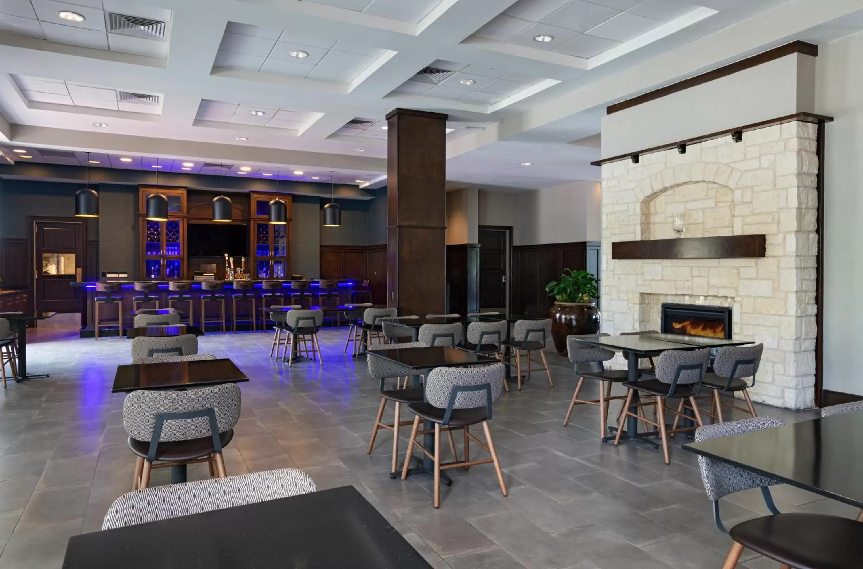 Lounge/Bar in Four Points by Sheraton Houston West