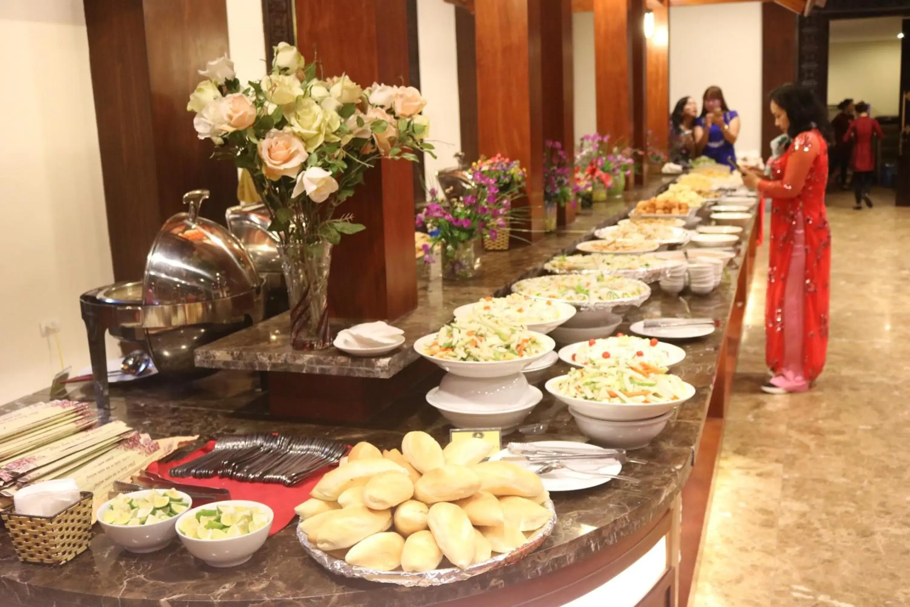Restaurant/places to eat in Bai Dinh Hotel