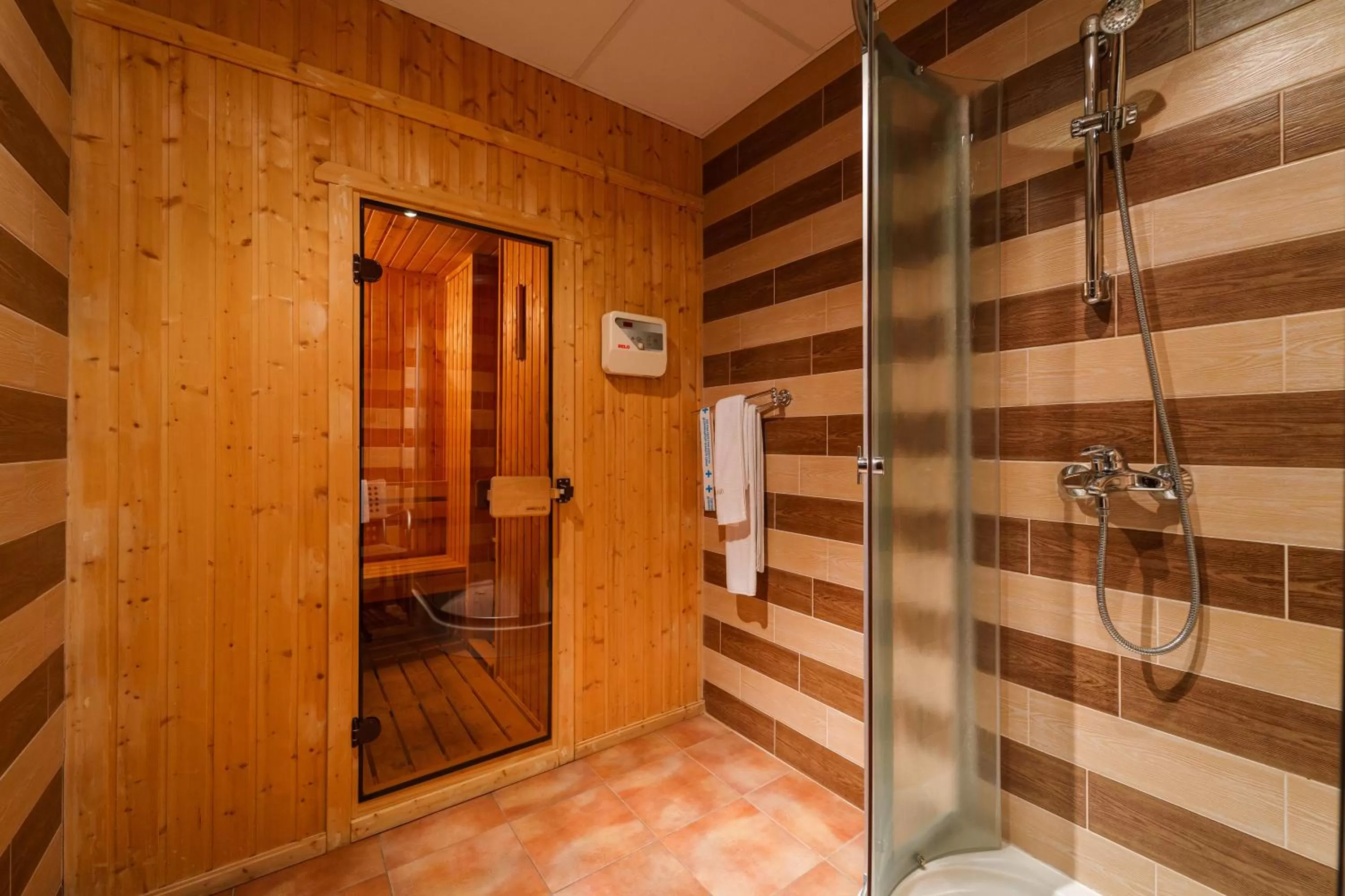 Shower in Hotel Ego - Free Parking - Top Central Location