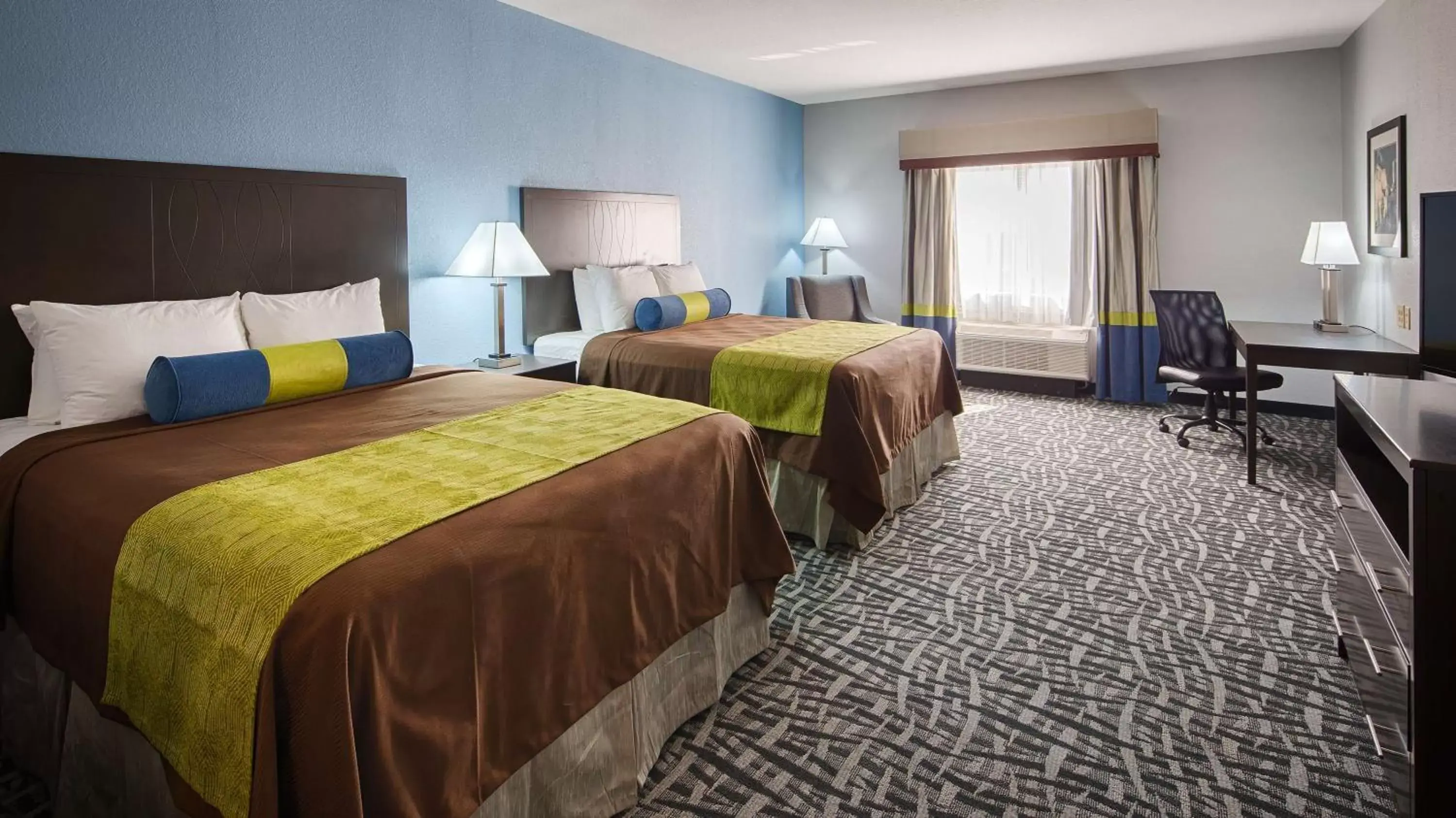 Photo of the whole room, Bed in Best Western Plus Lonestar Inn & Suites