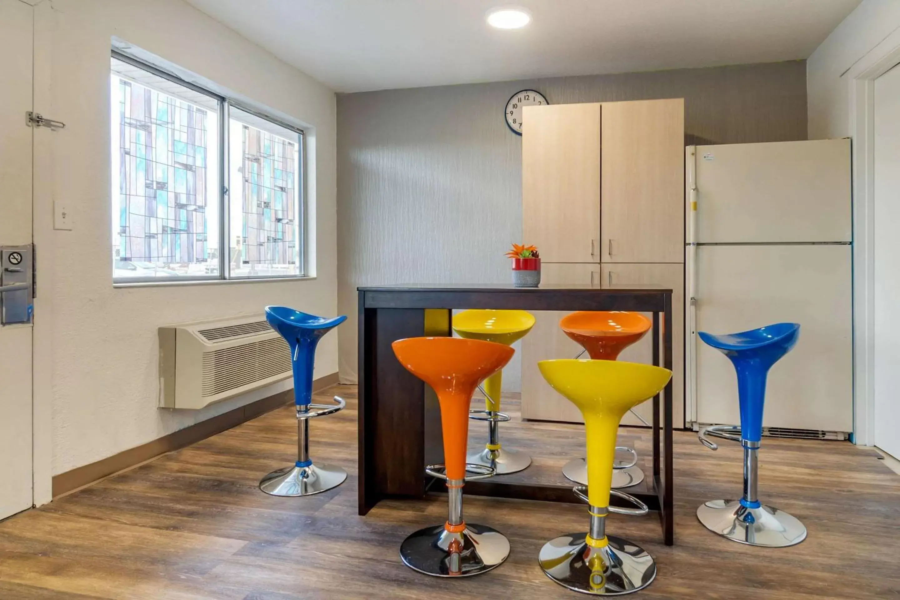 Lobby or reception, Kitchen/Kitchenette in Rodeway Inn