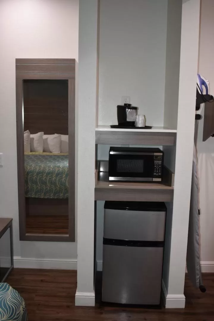 microwave in Grand Villa - Humble