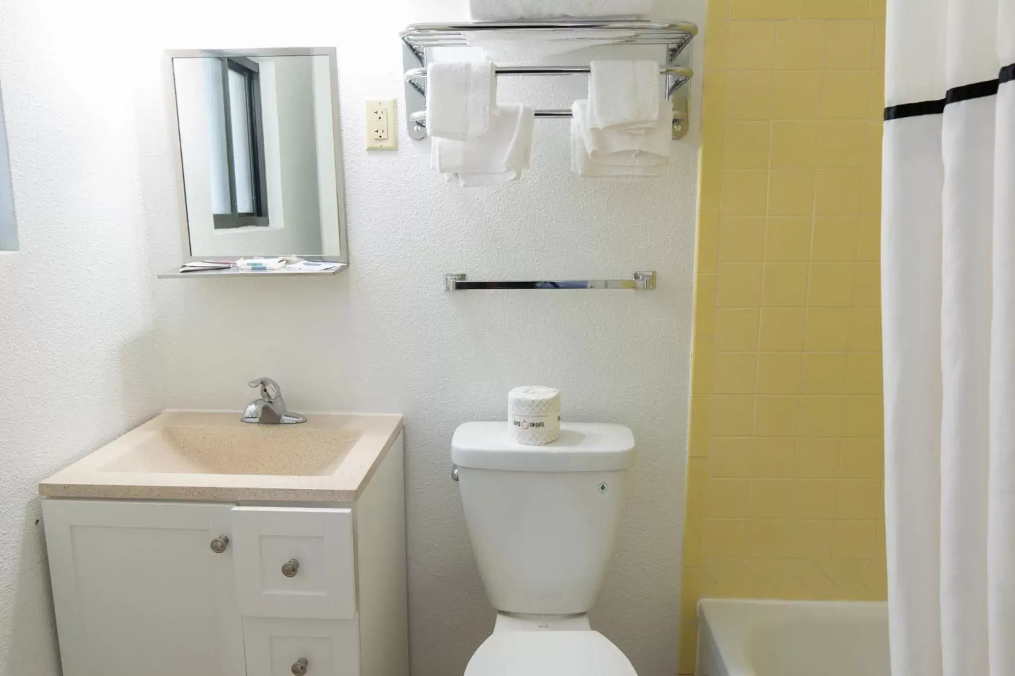 Bathroom in Budget Lodge