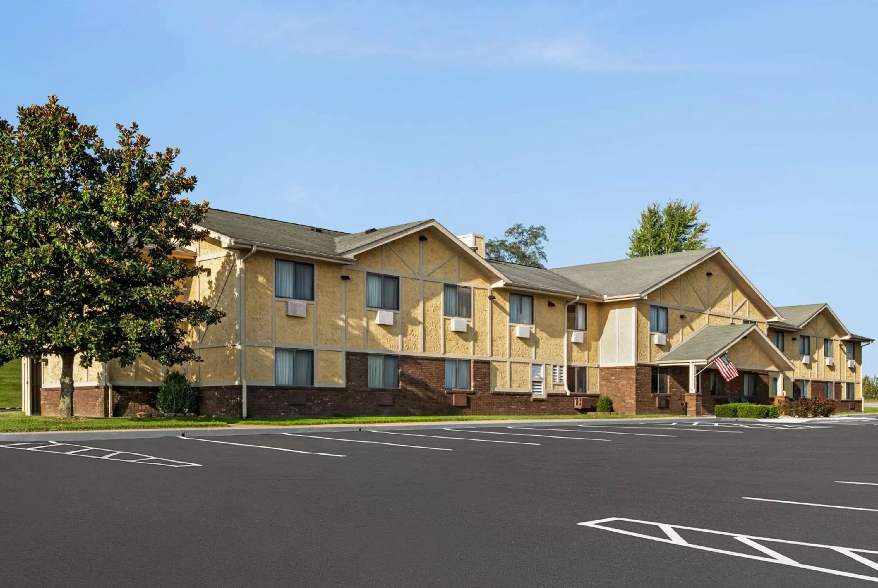 Property Building in Super 8 by Wyndham Maysville KY