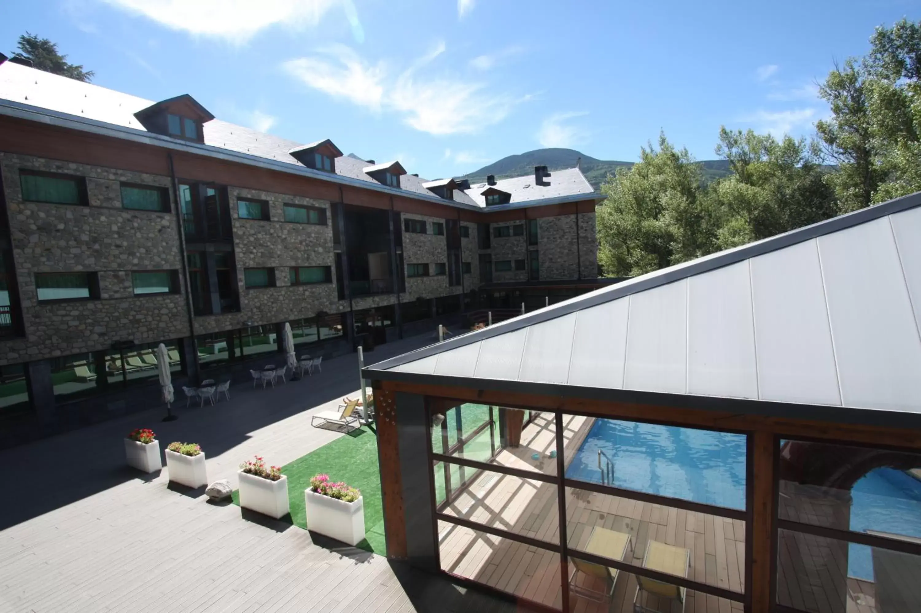 Facade/entrance, Pool View in SOMMOS Hotel Aneto