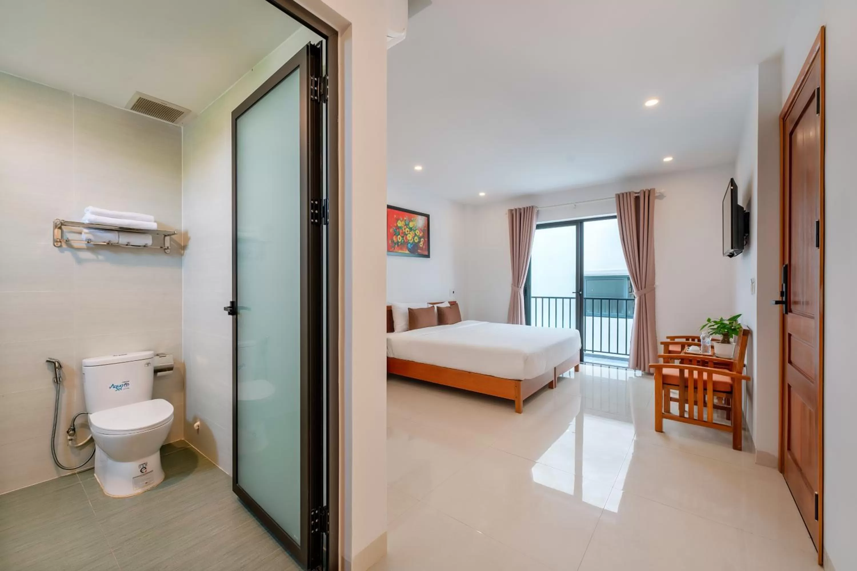 Bed, Bathroom in Tomorrow Oasis Boutique Villa Hoi An