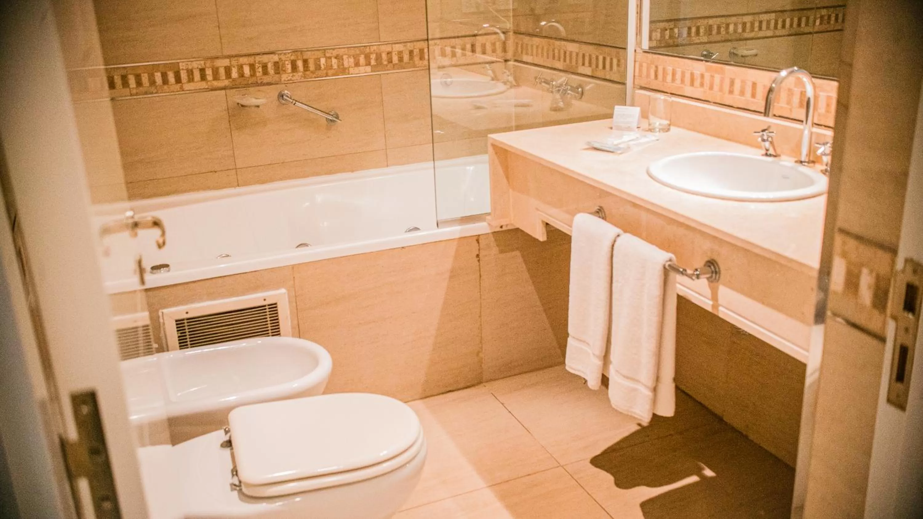 Superior Twin Room in Orfeo Suites Cordoba