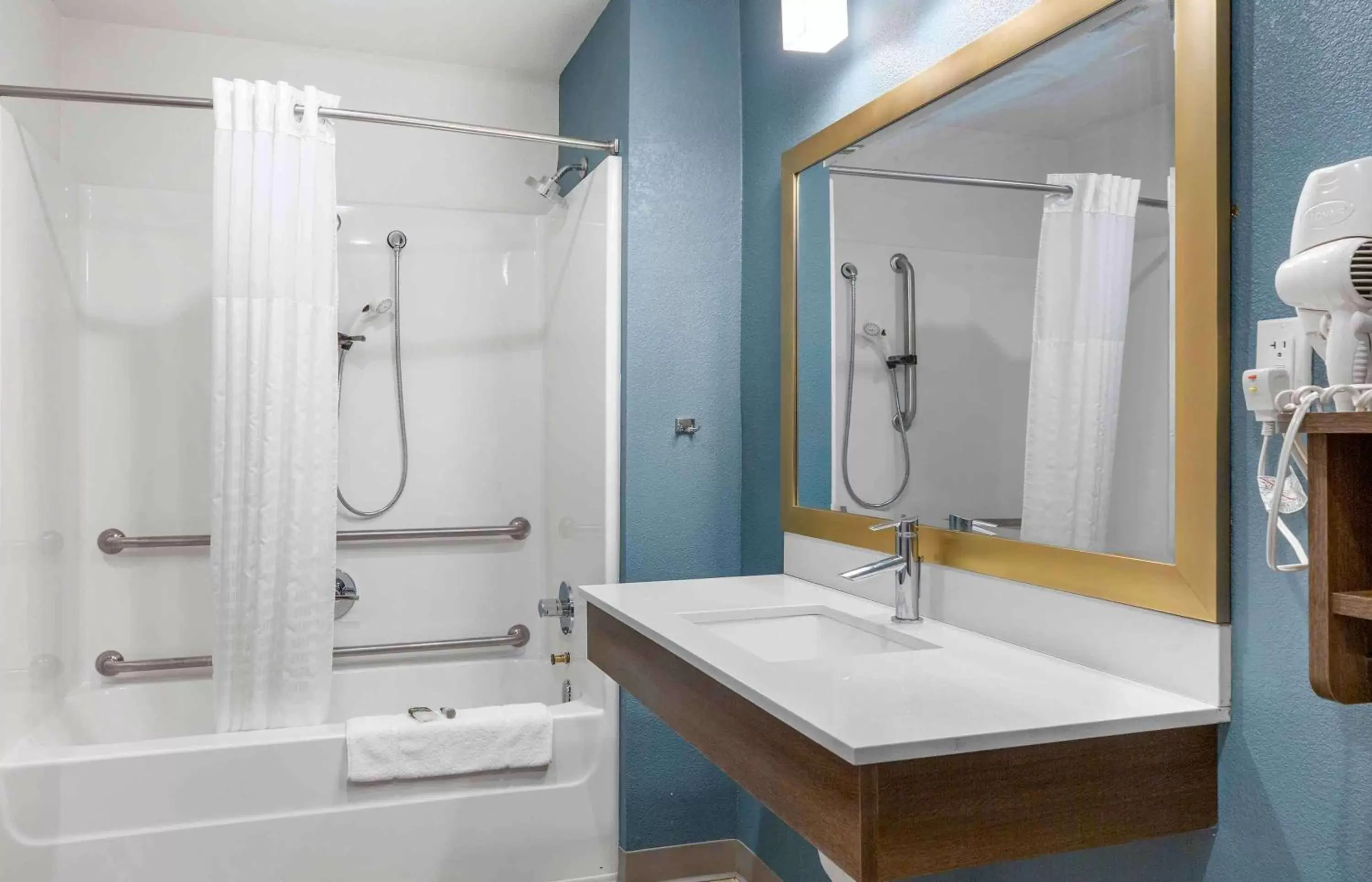 Bathroom in Extended Stay America Suites - Boston - Saugus