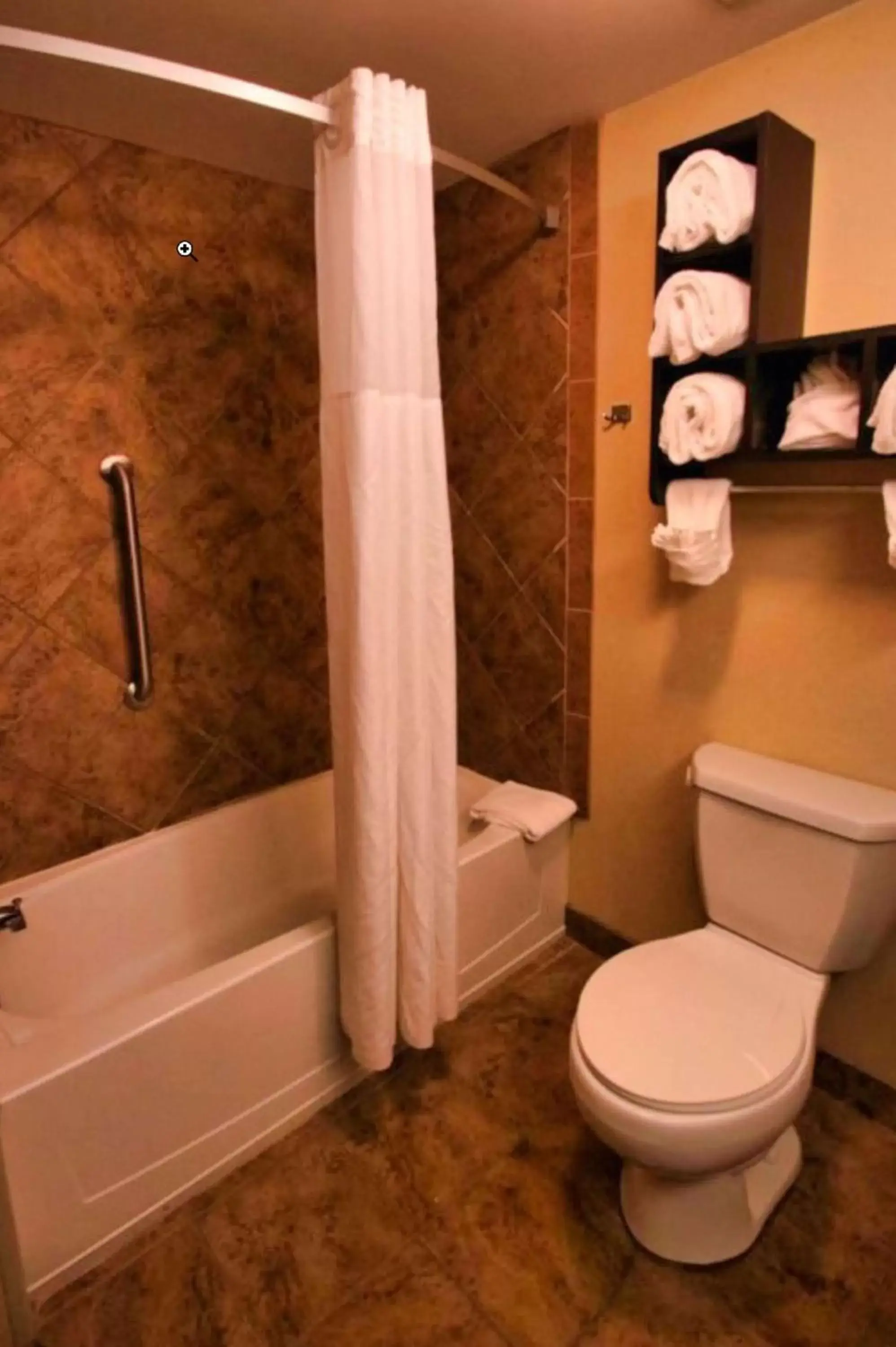 Bathroom in Hampton Inn & Suites Jacksonville Beach Boulevard/Mayo Clinic