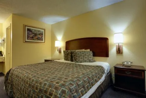 Bedroom, Bed in Americas Best Value Inn Comanche