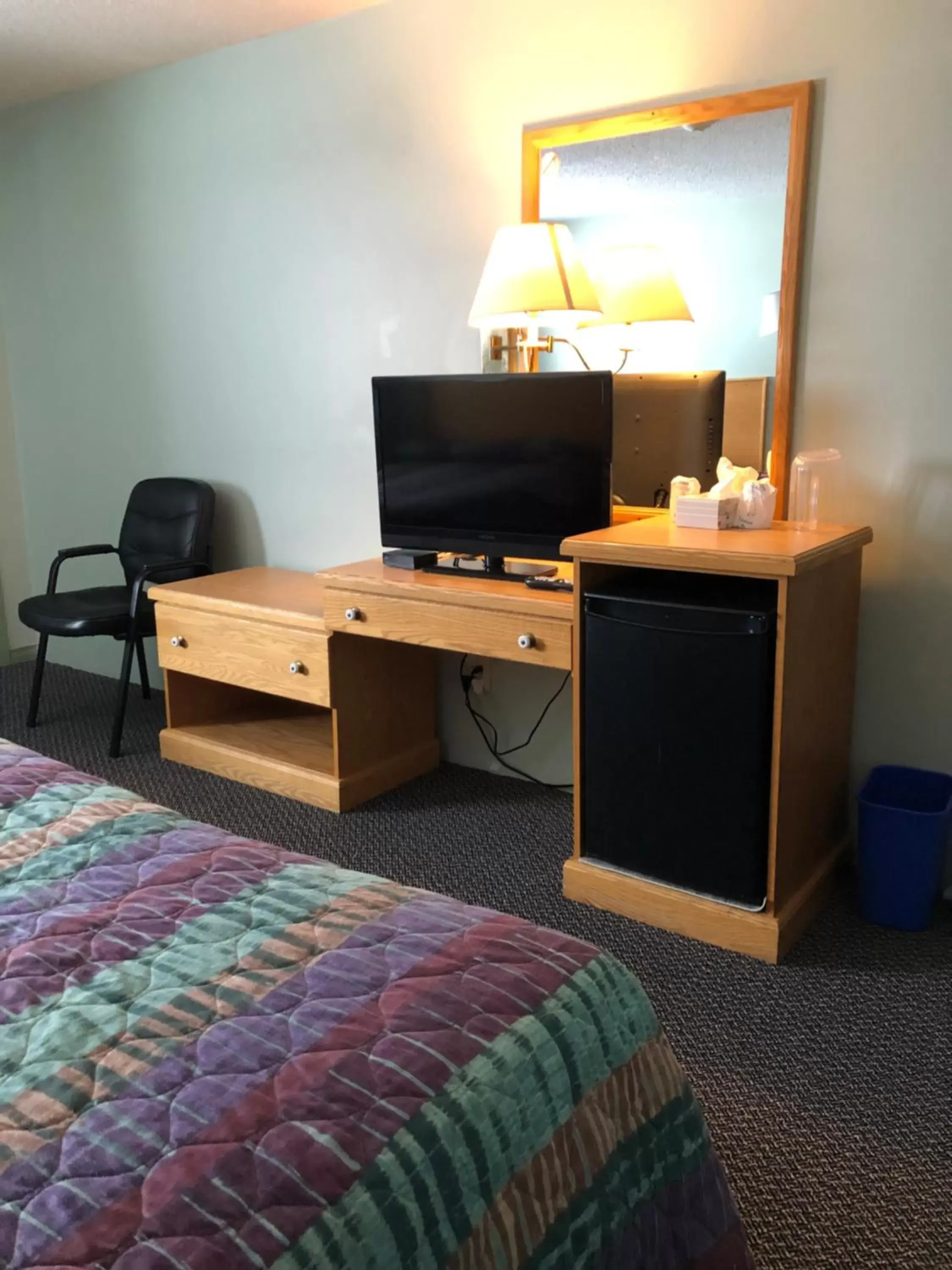 TV/Entertainment Center in Chimo Motel