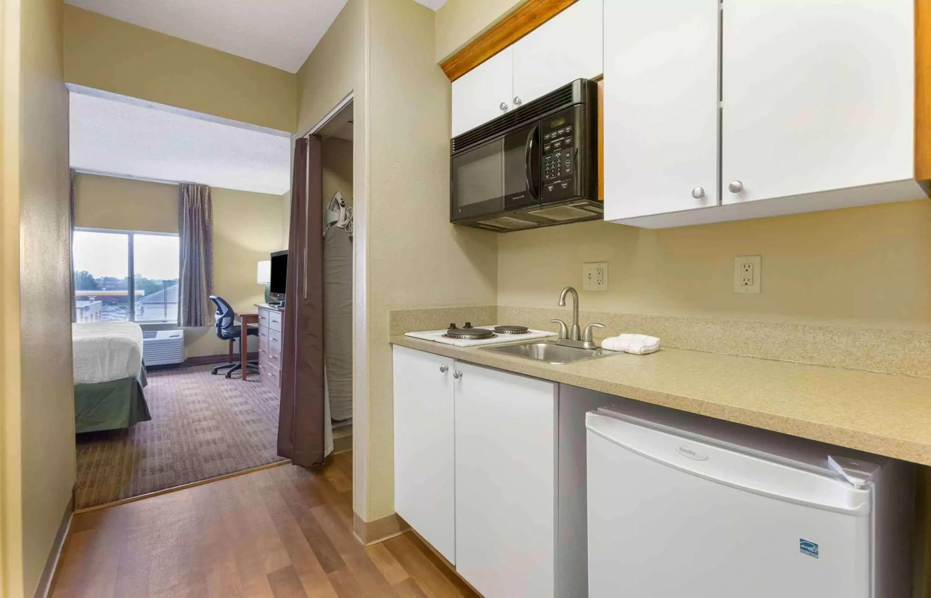 Bedroom, Bathroom in Extended Stay America Suites - Findlay - Tiffin Avenue