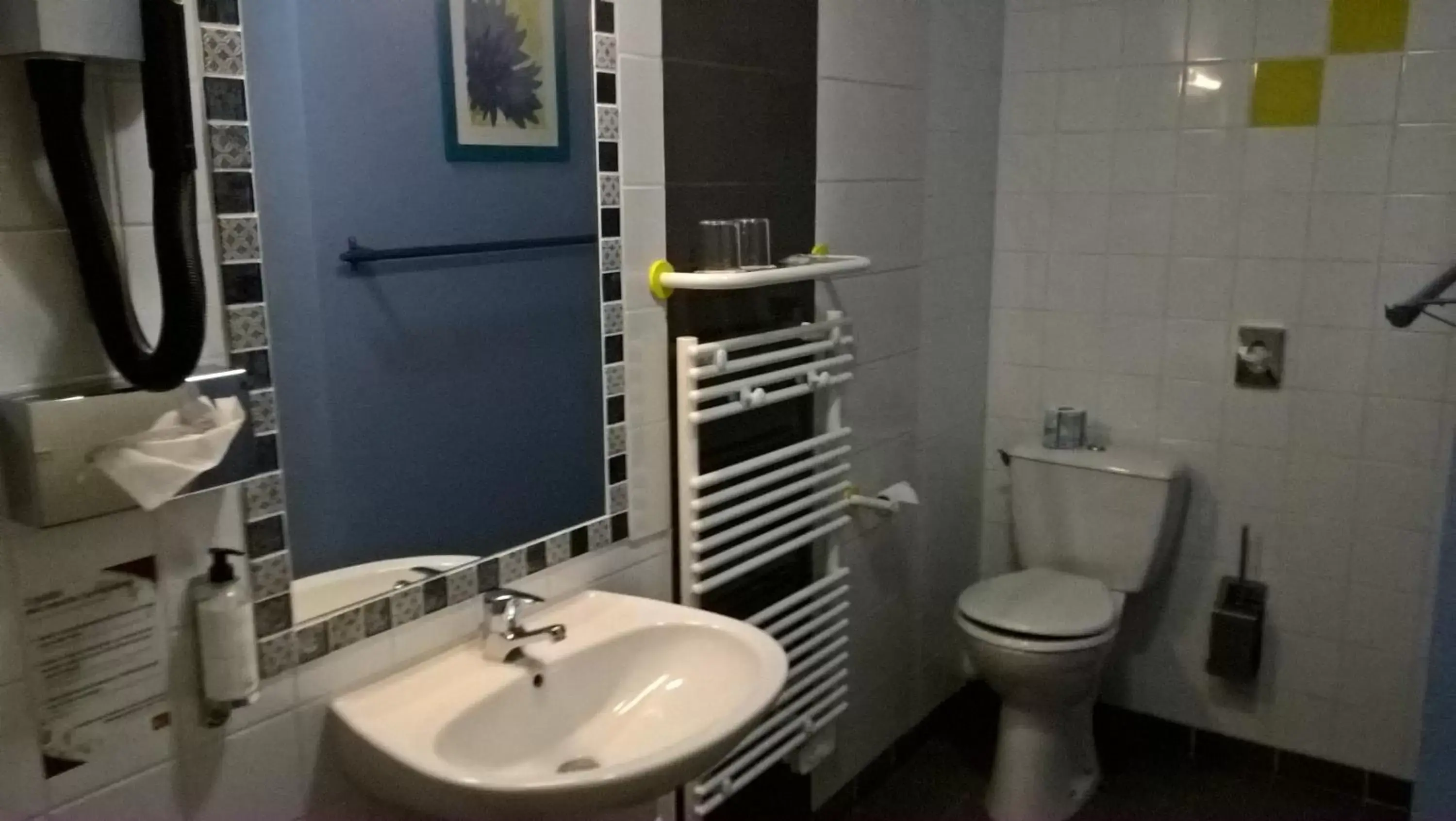 Toilet, Bathroom in Hotel Tambourin