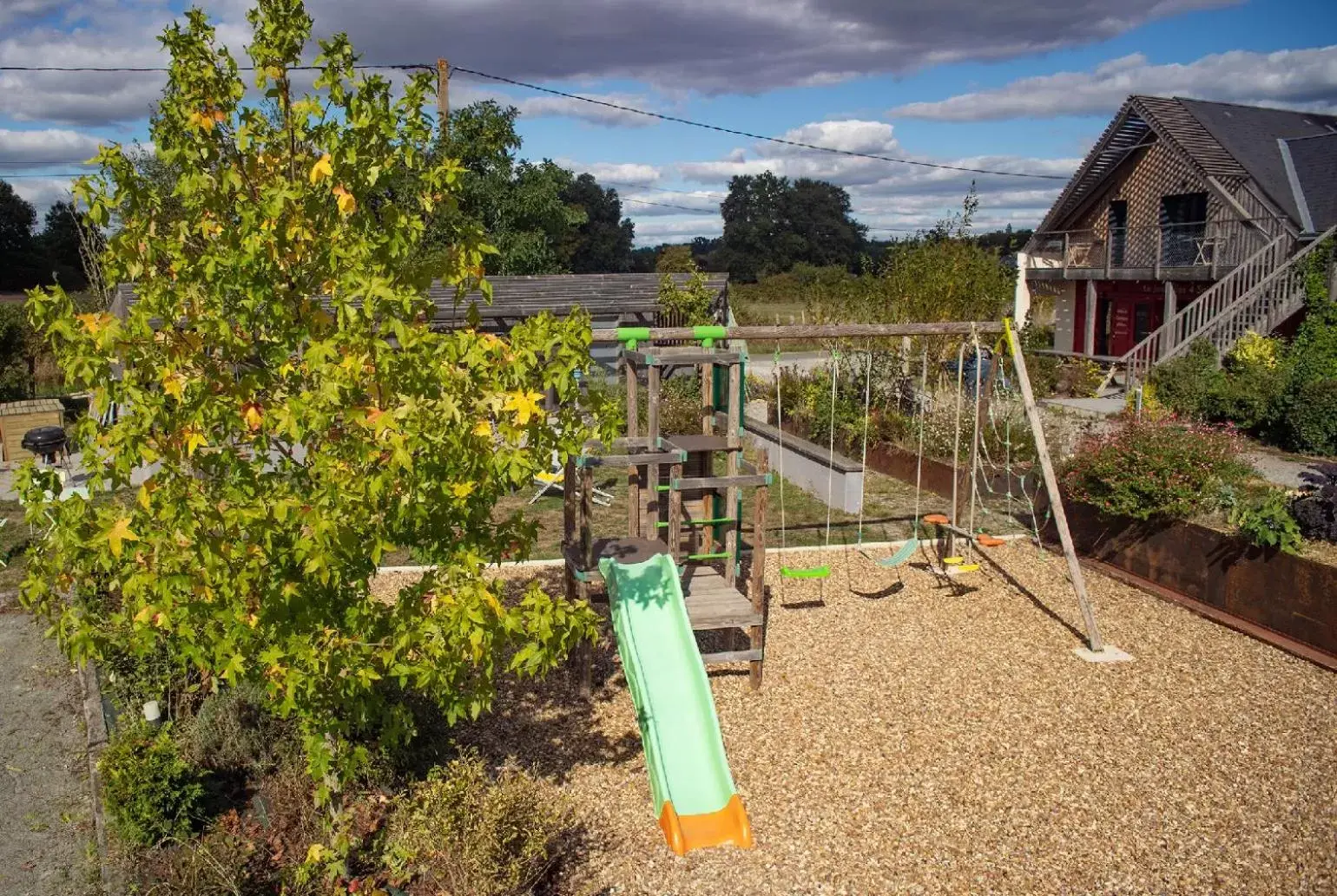BBQ facilities, Children's Play Area in Le jardin des 4 saisons