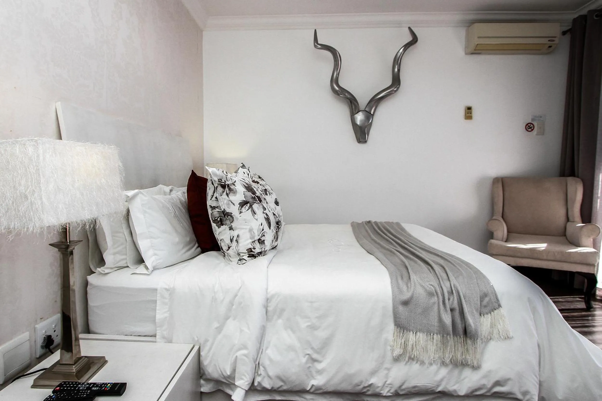 Bedroom, Bed in Sanchia Luxury Guest House