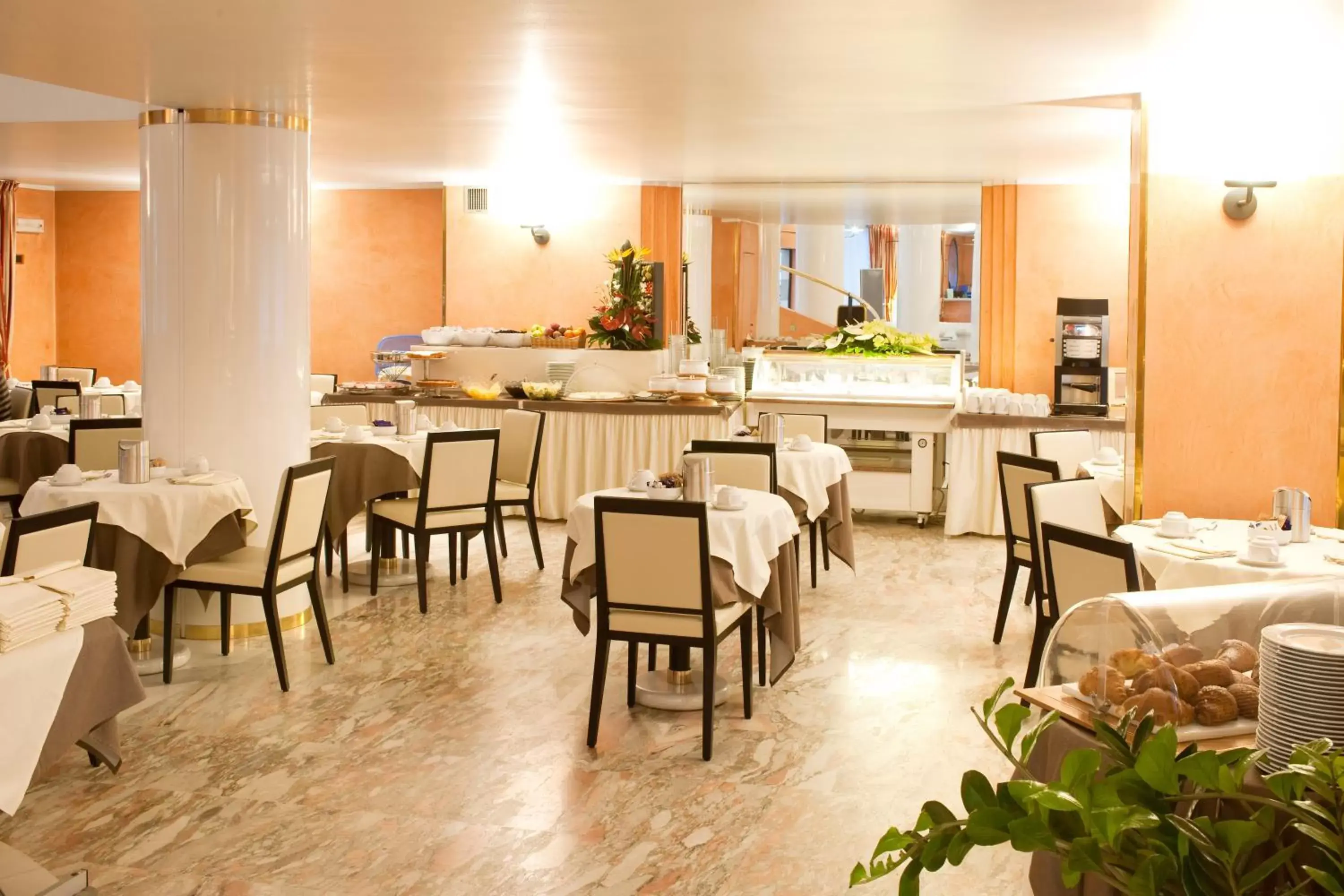 Restaurant/Places to Eat in Hotel Giberti & Spa