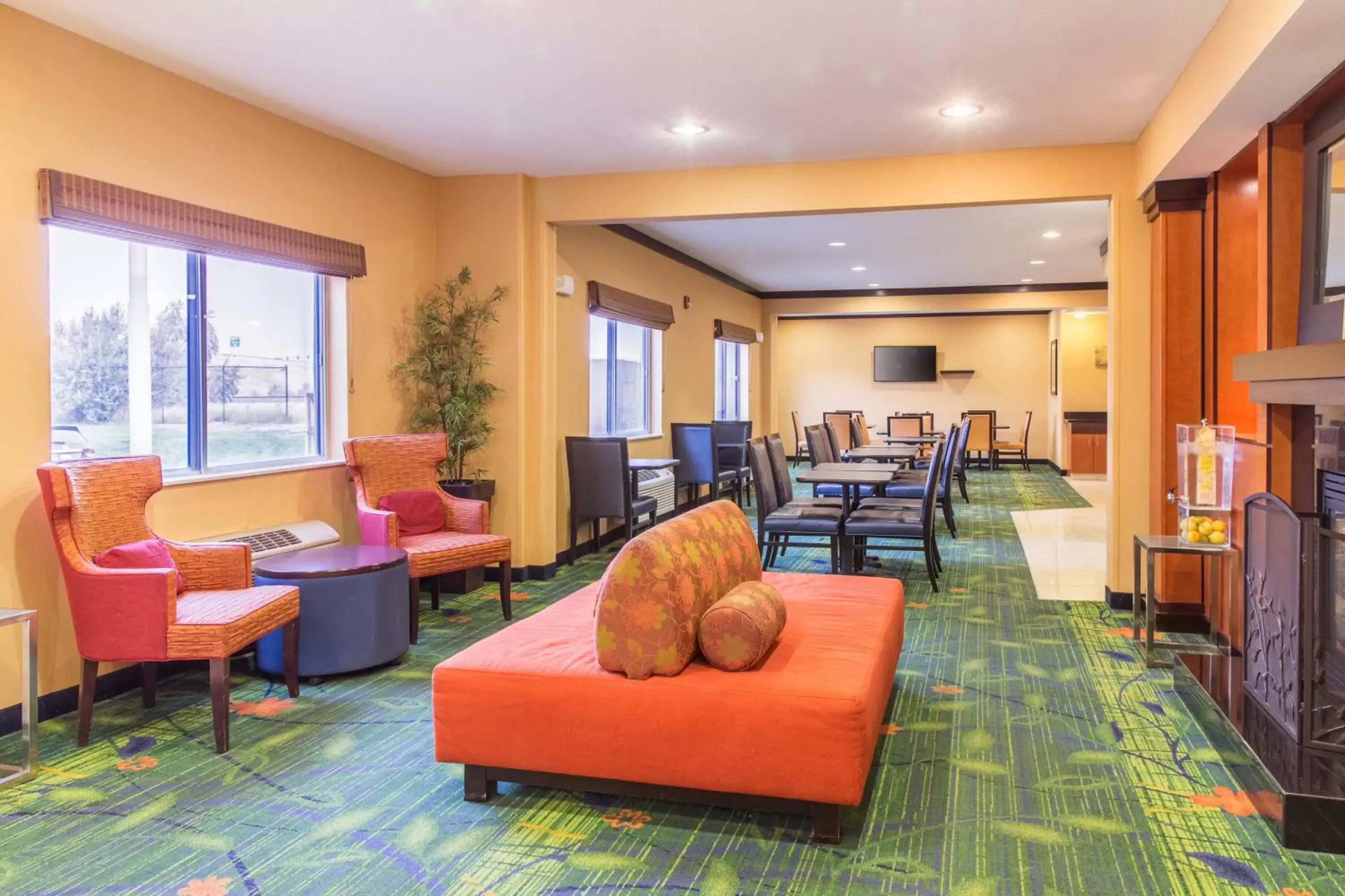 Lobby or reception, Seating Area in Fairfield Inn & Suites Billings