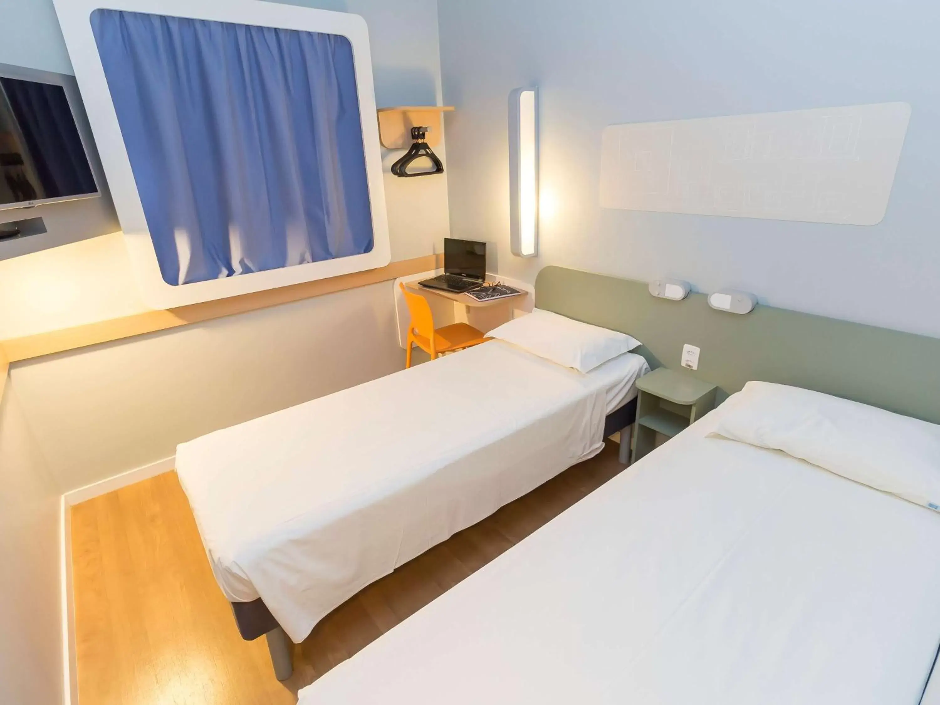 Photo of the whole room, Bed in ibis budget Blumenau