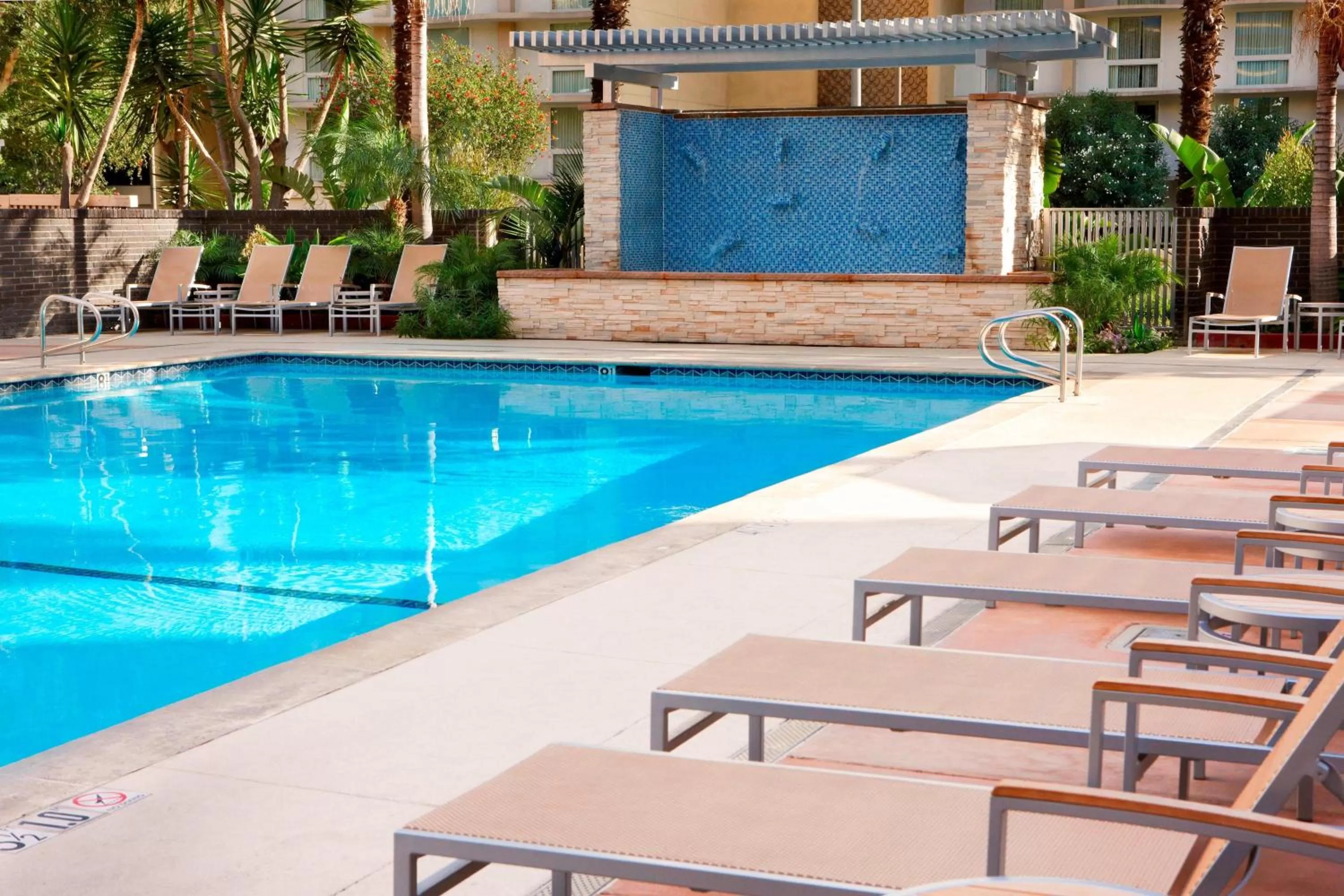 Swimming pool in Four Points by Sheraton Los Angeles International Airport
