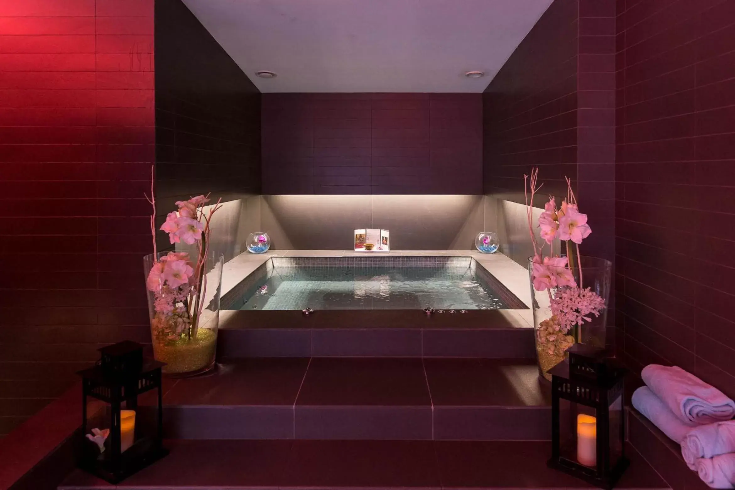 Hot Tub in Royal Antibes - Luxury Hotel, Résidence, Beach & Spa