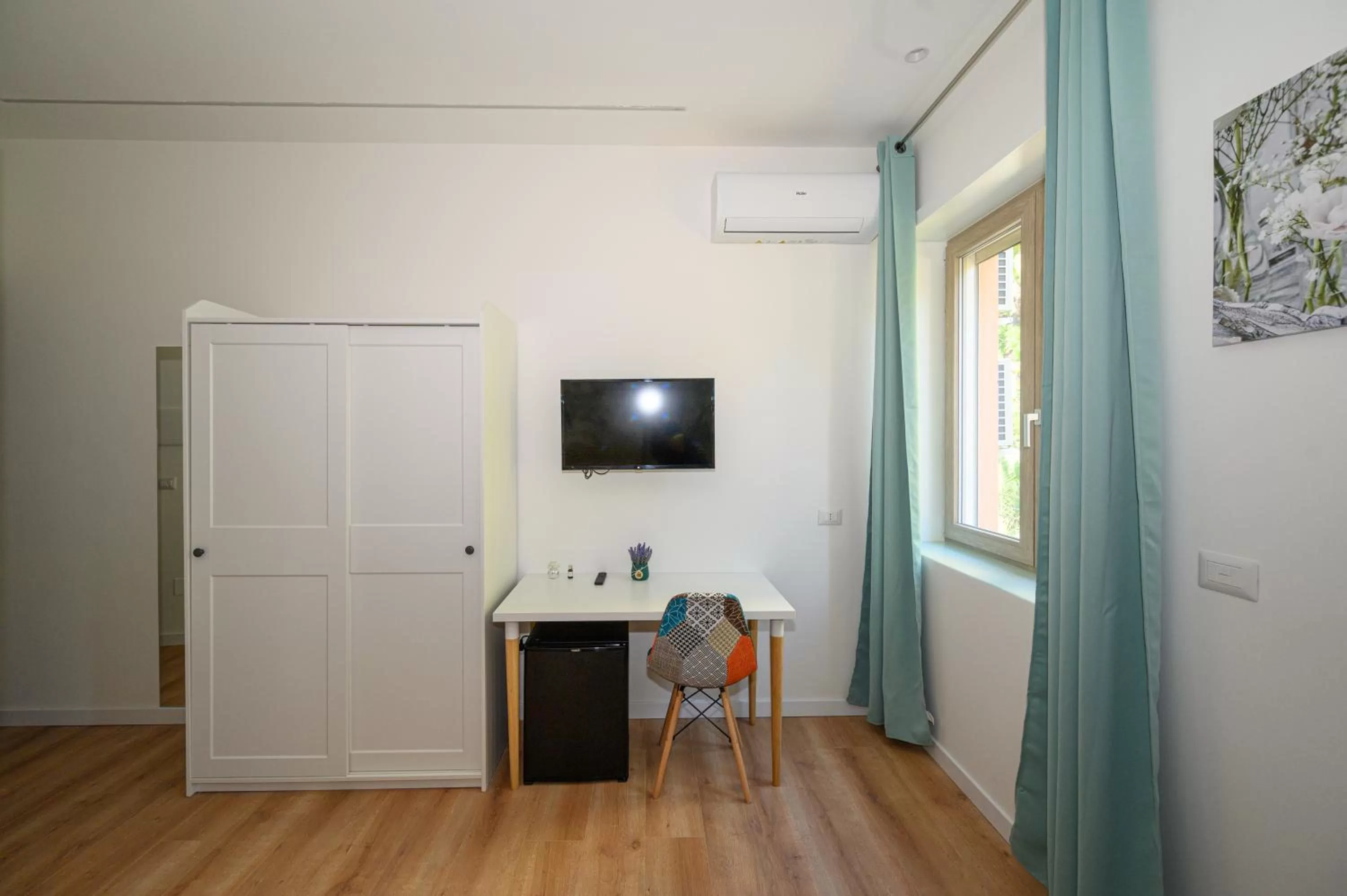 TV/Entertainment Center in B&B Magia