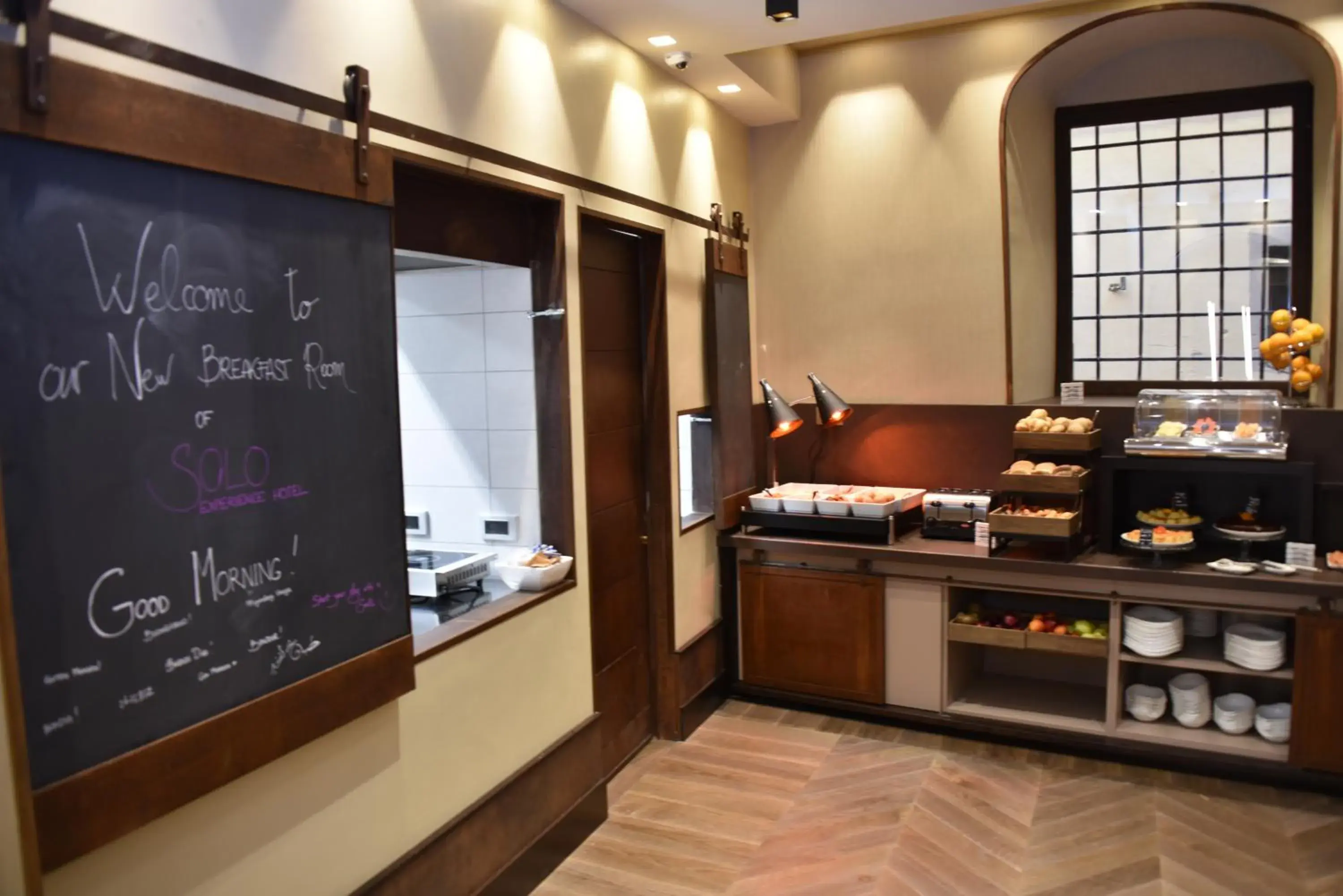 Restaurant/places to eat in Solo Experience Hotel Restaurant/places to eat in Solo Experience Hotel